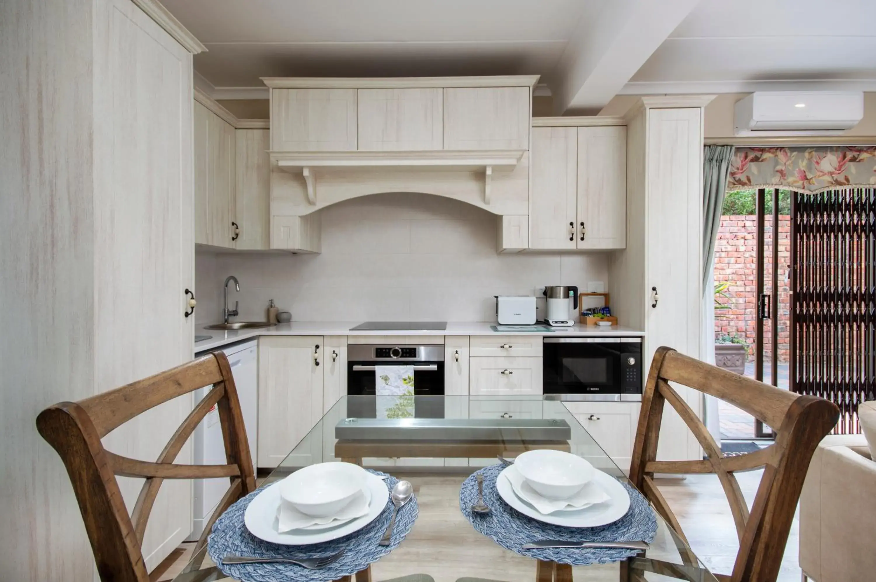 Kitchen/Kitchenette in Nautilus Guesthouse