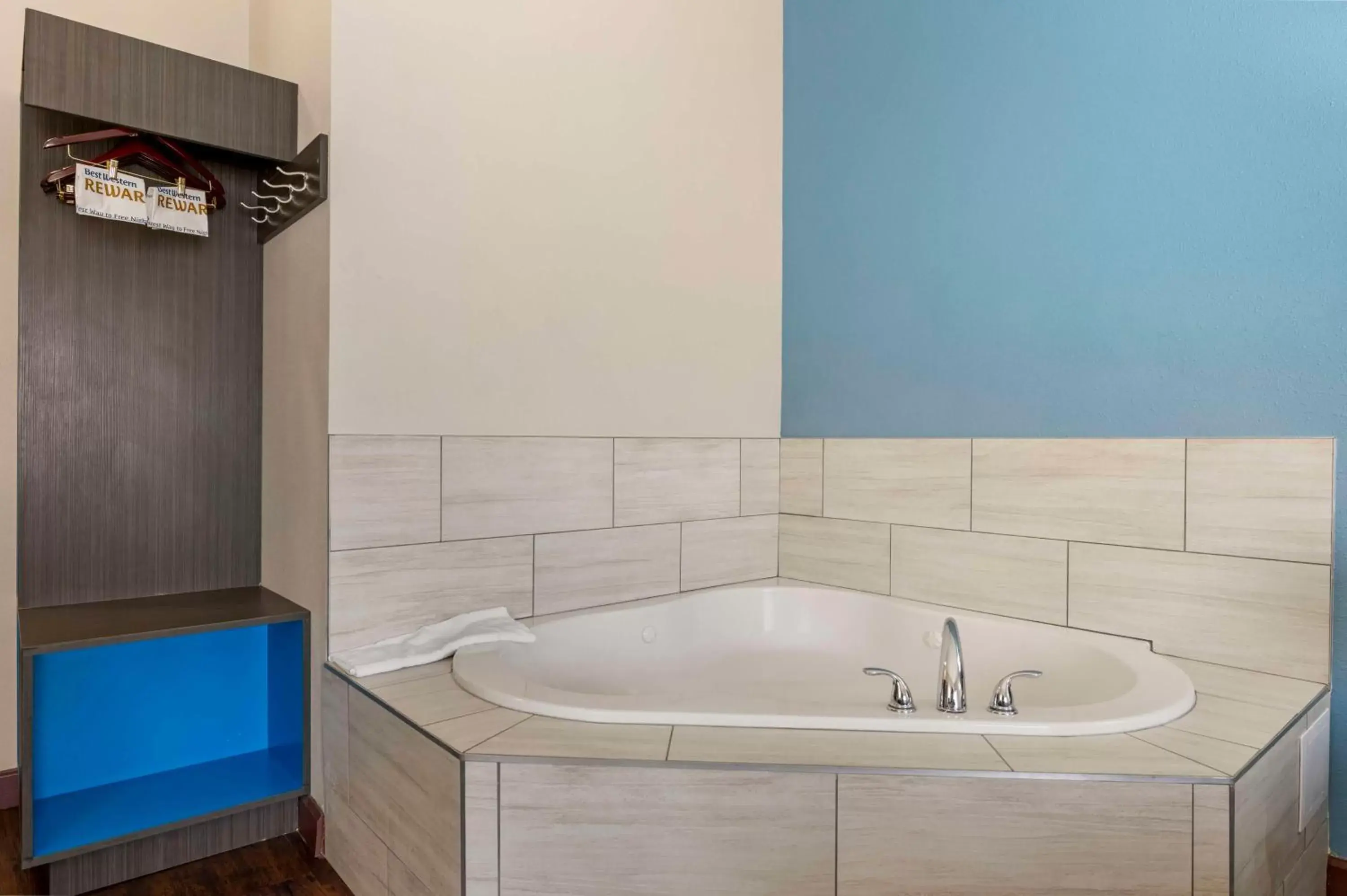 Bedroom in Best Western Plus South Holland Chicago Southland Bedroom in Best Western Plus South Holland Chicago Southland