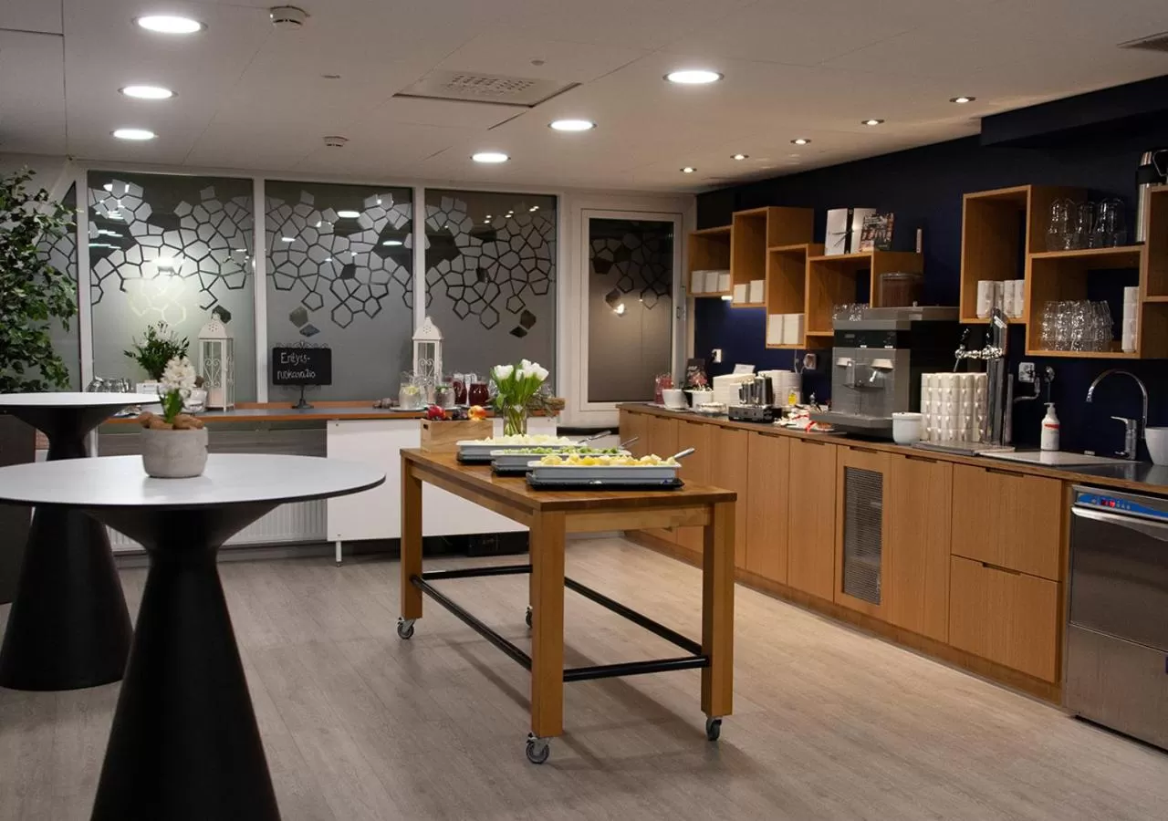 Coffee/tea facilities in Original Sokos Hotel Lappee