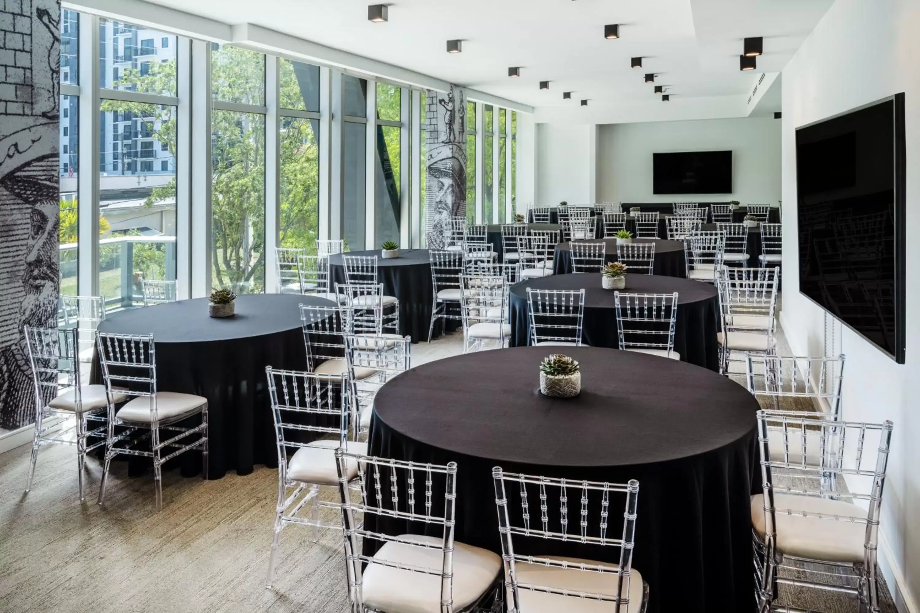 Meeting/conference room, Restaurant/Places to Eat in Atwell Suites - Miami Brickell, an IHG Hotel