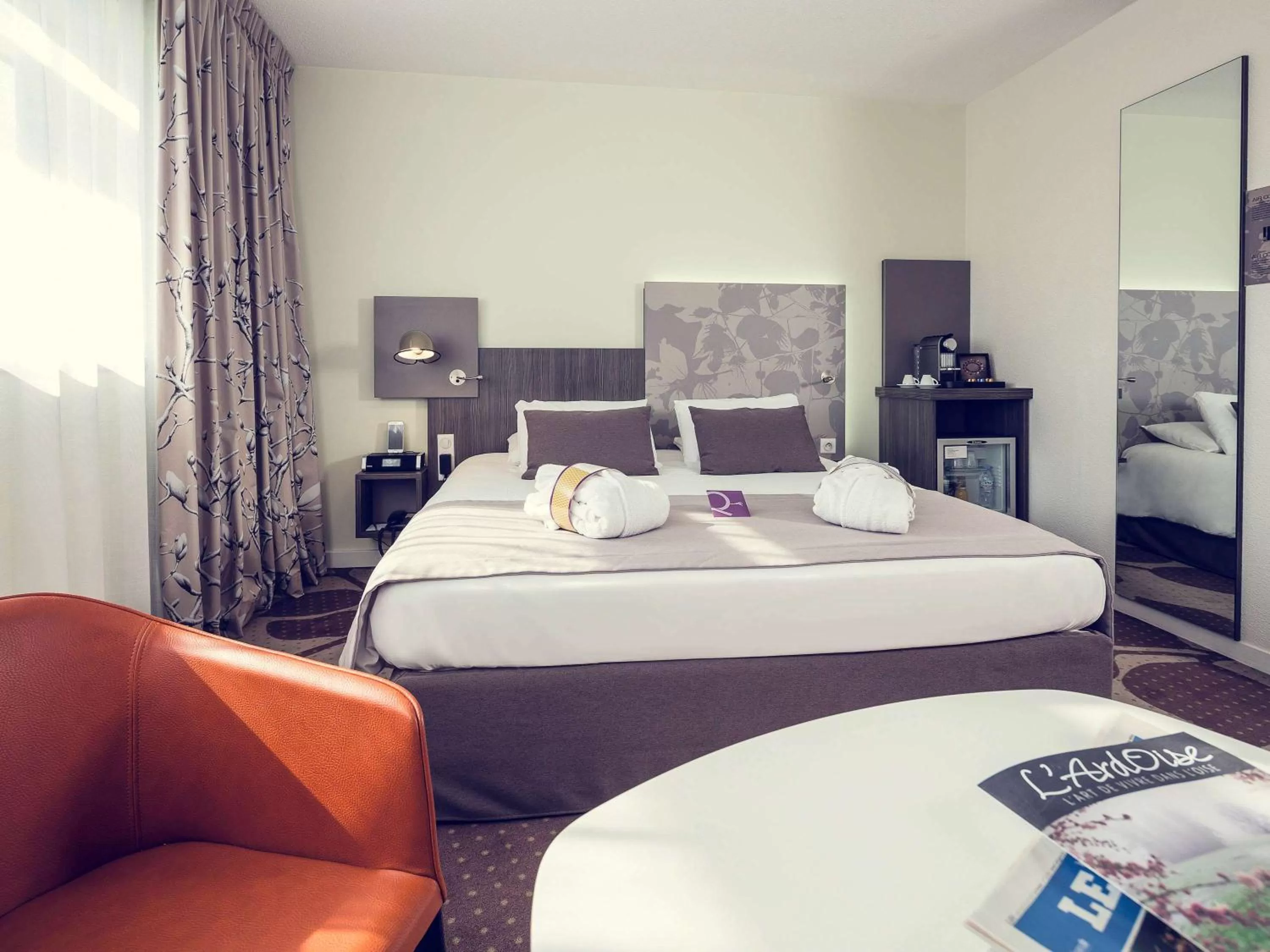 Photo of the whole room, Bed in Mercure Compiègne Sud