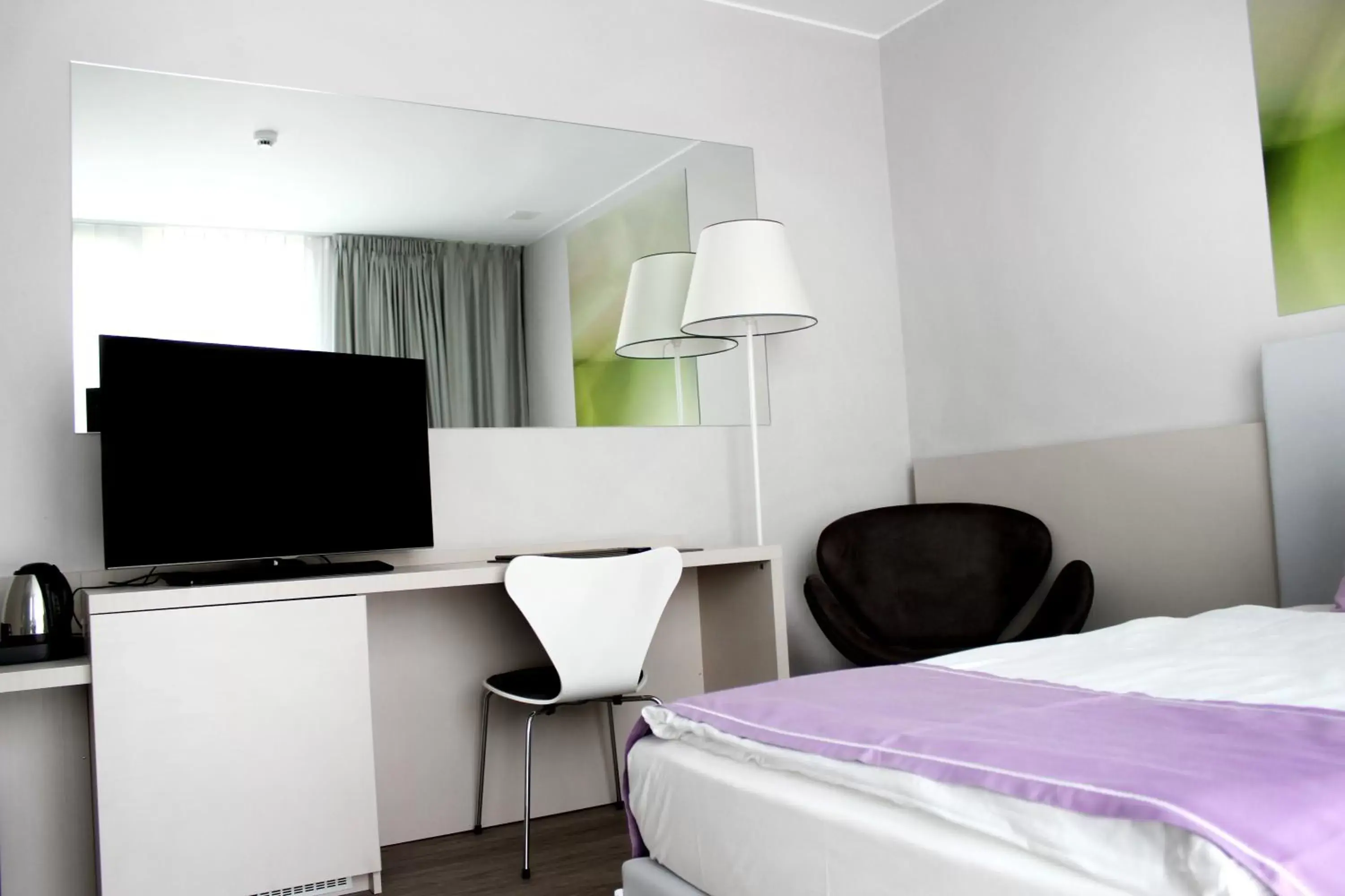 TV and multimedia, Bed in Hotel City Lugano