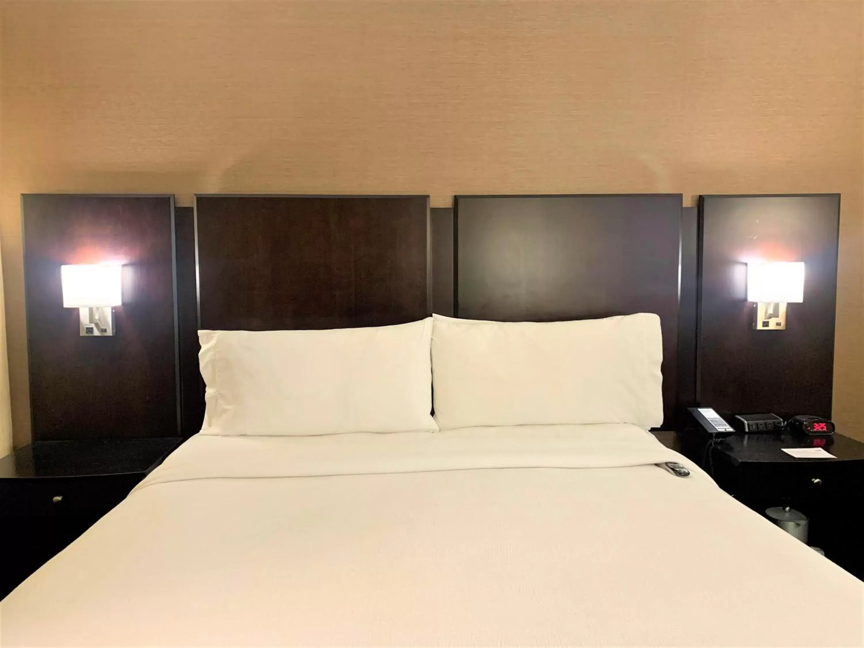 Bed in Holiday Inn Dublin - Pleasanton, an IHG Hotel