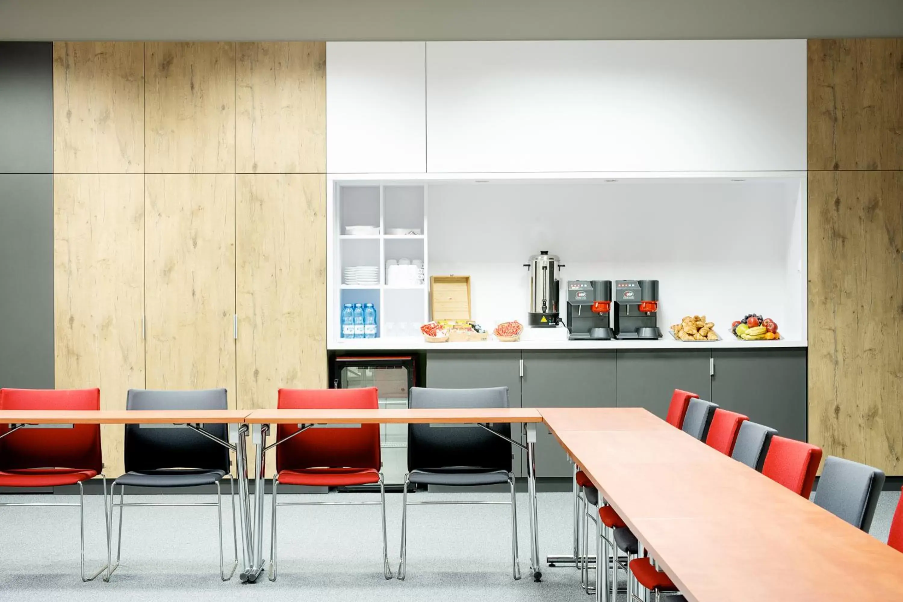 Business facilities, Kitchen/Kitchenette in ibis Warszawa Centrum