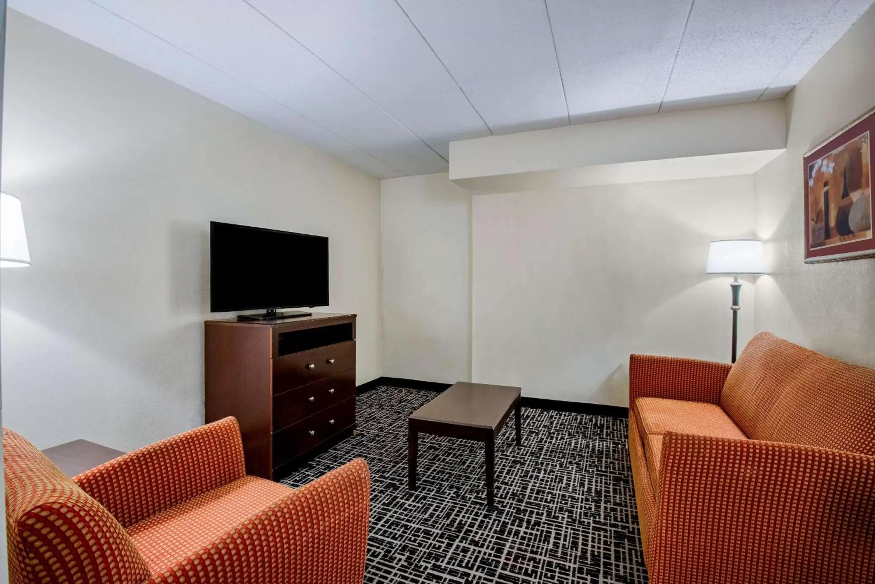 Photo of the whole room, Seating Area in La Quinta by Wyndham Lexington Park - Patuxent