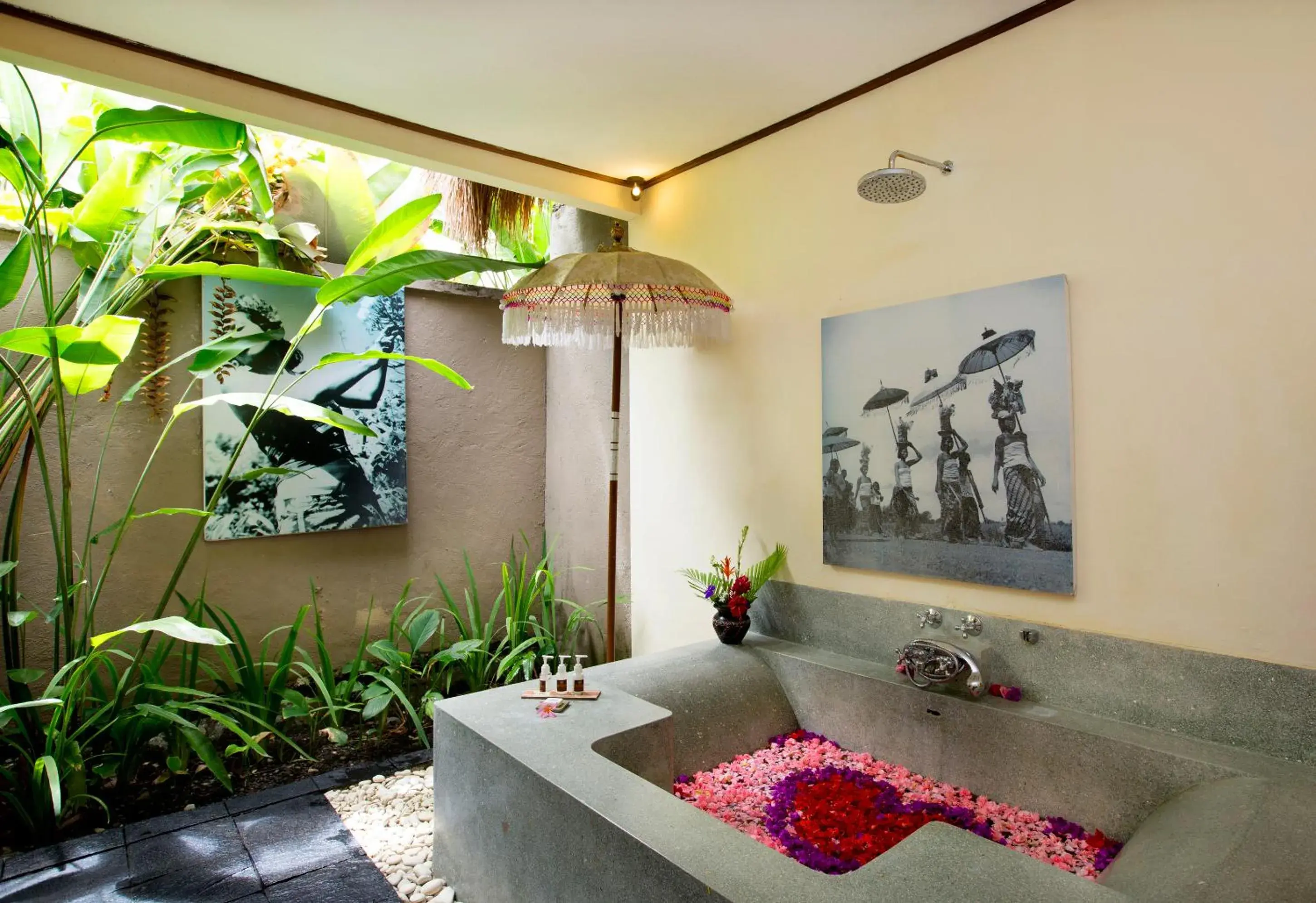 Bathroom in The Mansion Resort Hotel & Spa