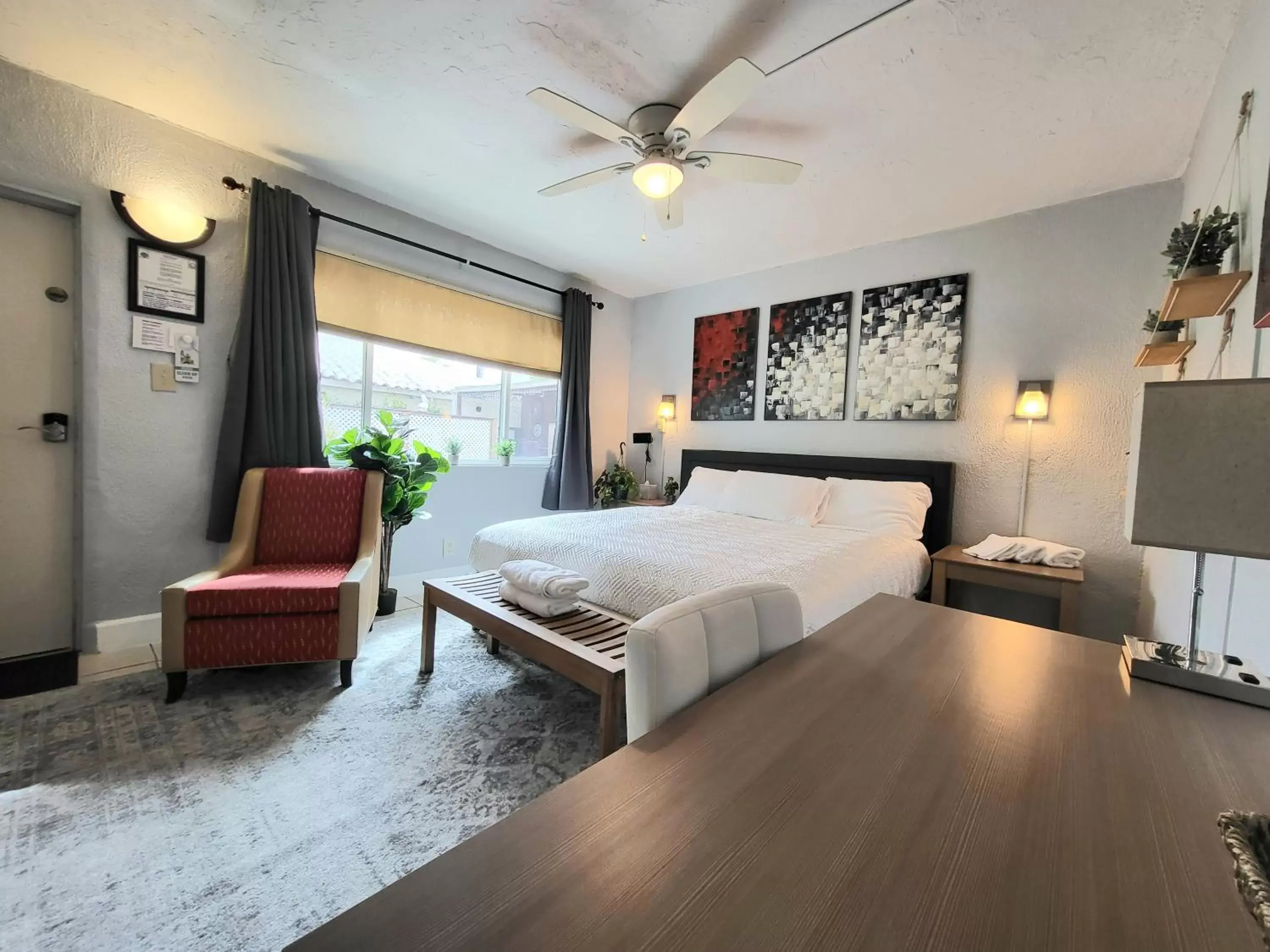 Photo of the whole room, Bed in Barefoot mailman motel Photo of the whole room, Bed in Barefoot mailman motel