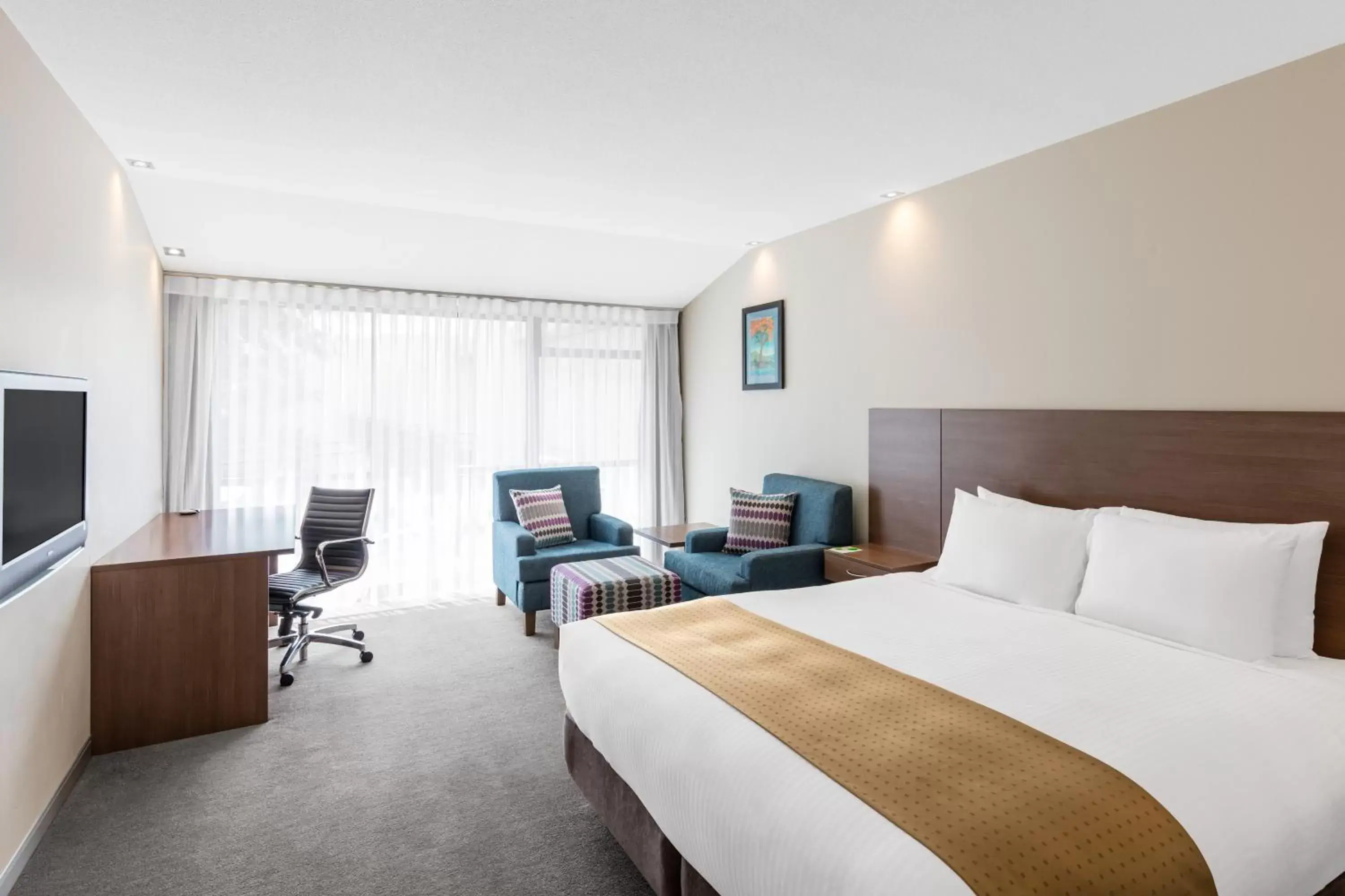 Photo of the whole room, Bed in Holiday Inn Auckland Airport, an IHG Hotel
