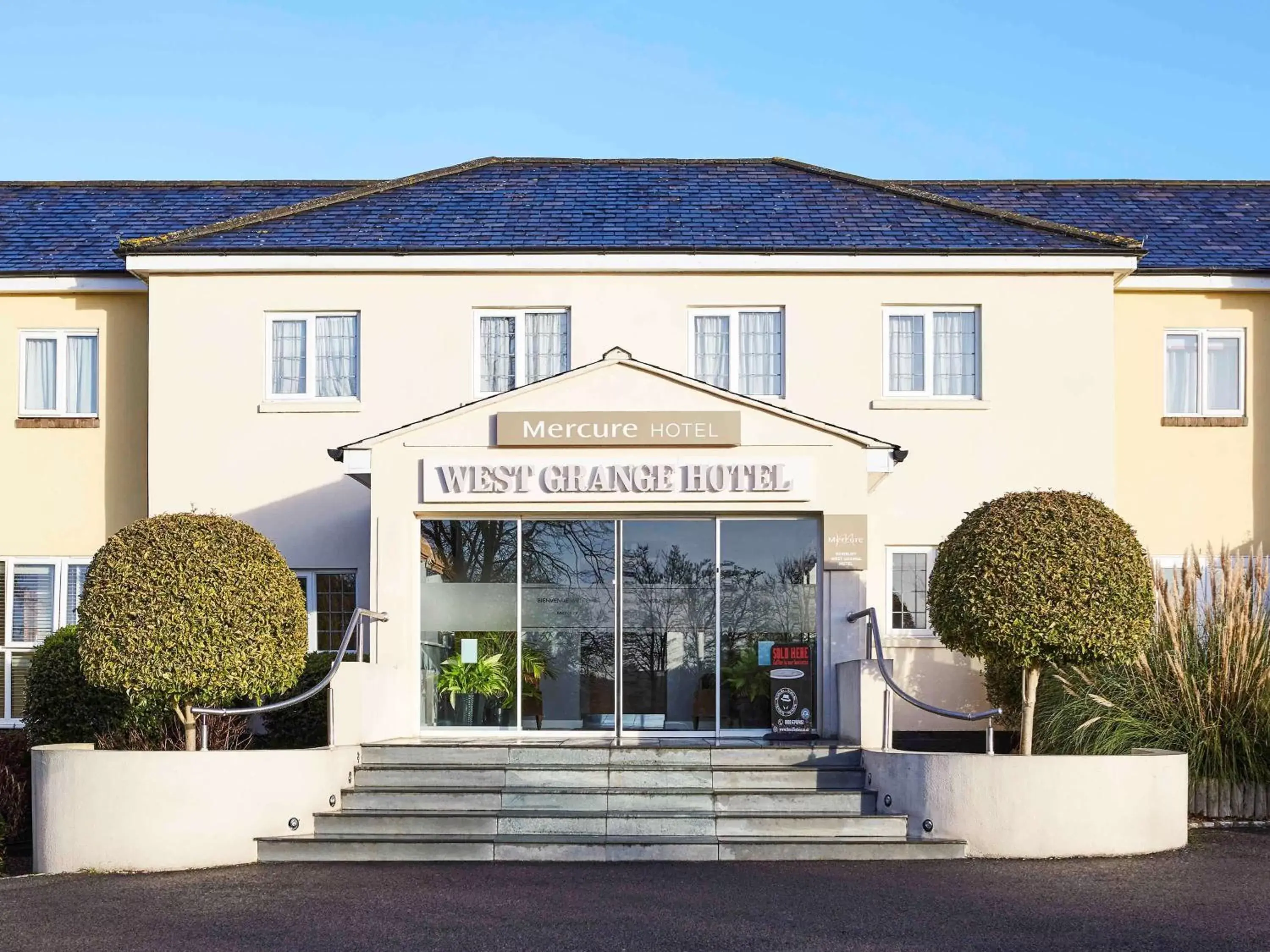 Property Building in Mercure Newbury West Grange Hotel