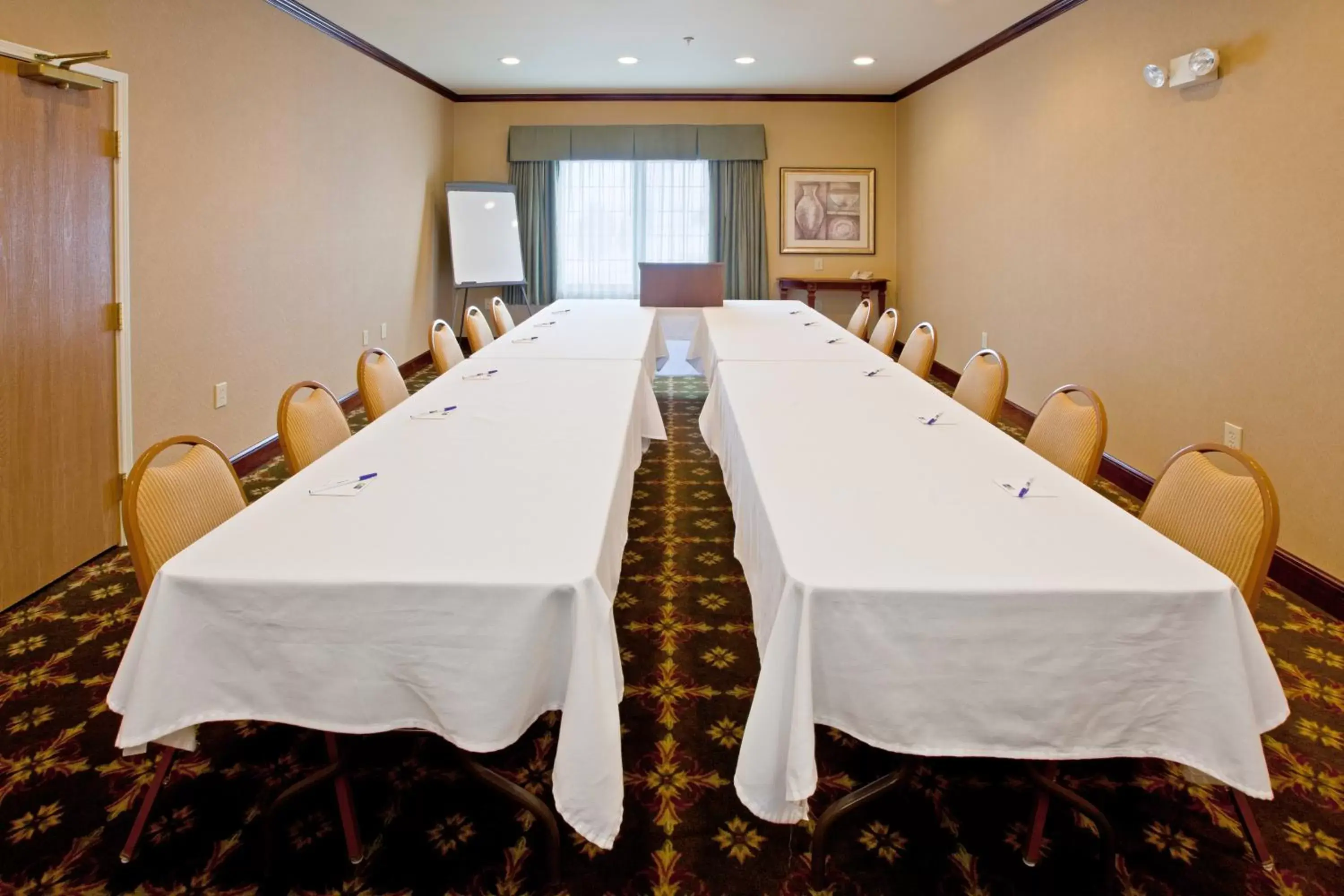 Meeting/conference room in Holiday Inn Express Lebanon, an IHG Hotel