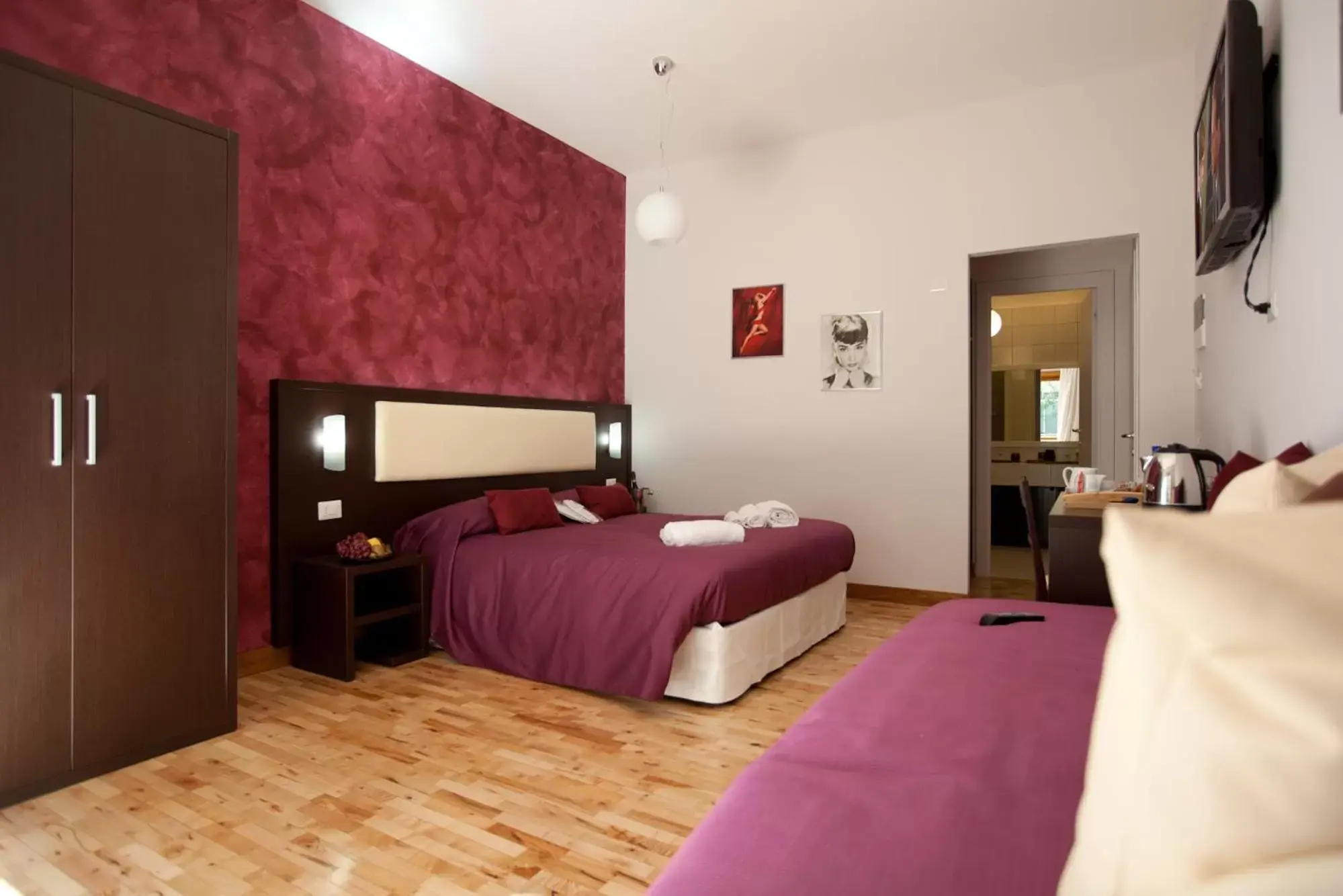 Photo of the whole room, Bed in Heart of Rome Rooms