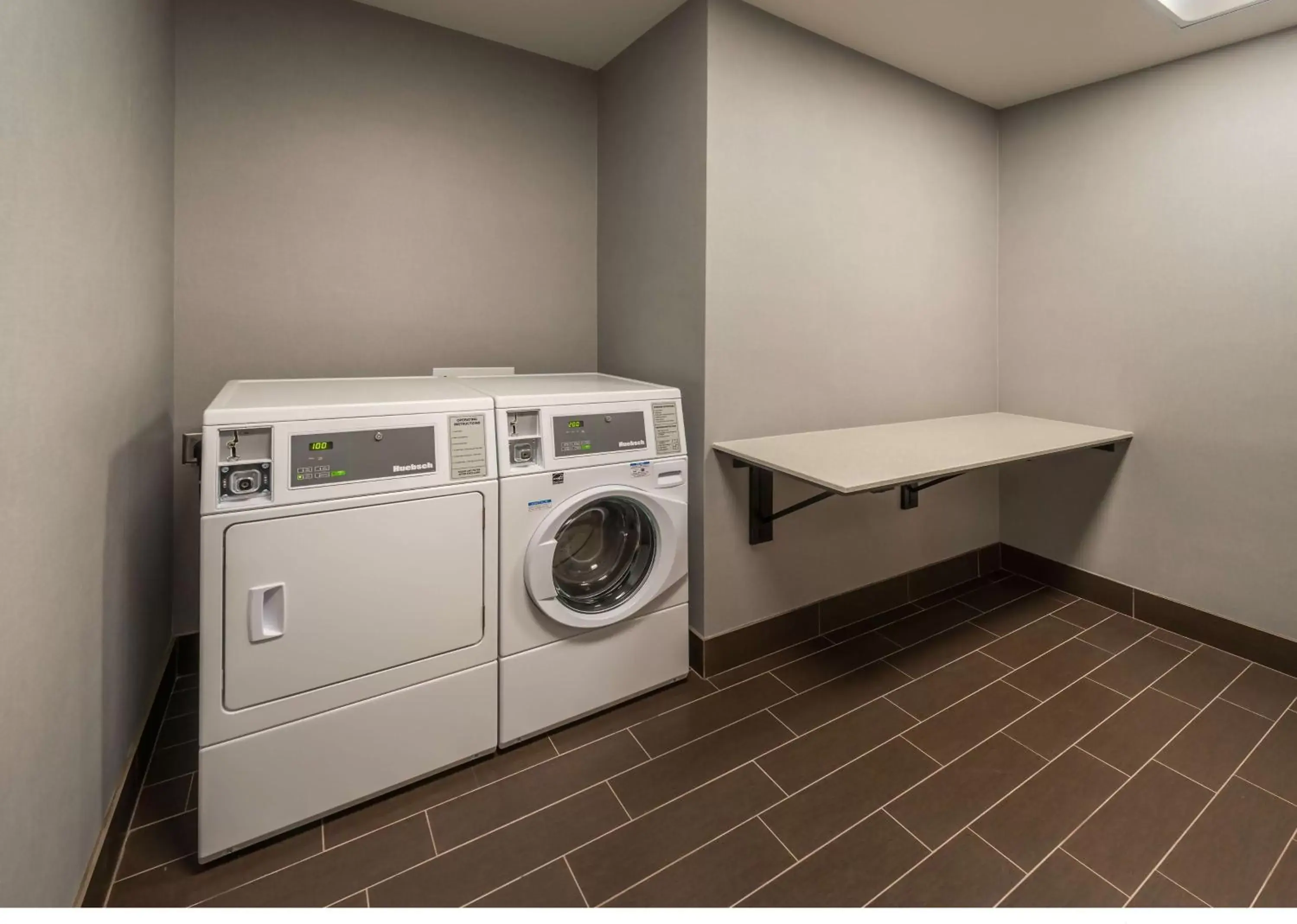 Property building, Kitchen/Kitchenette in Hampton Inn & Suites - Reno West, NV