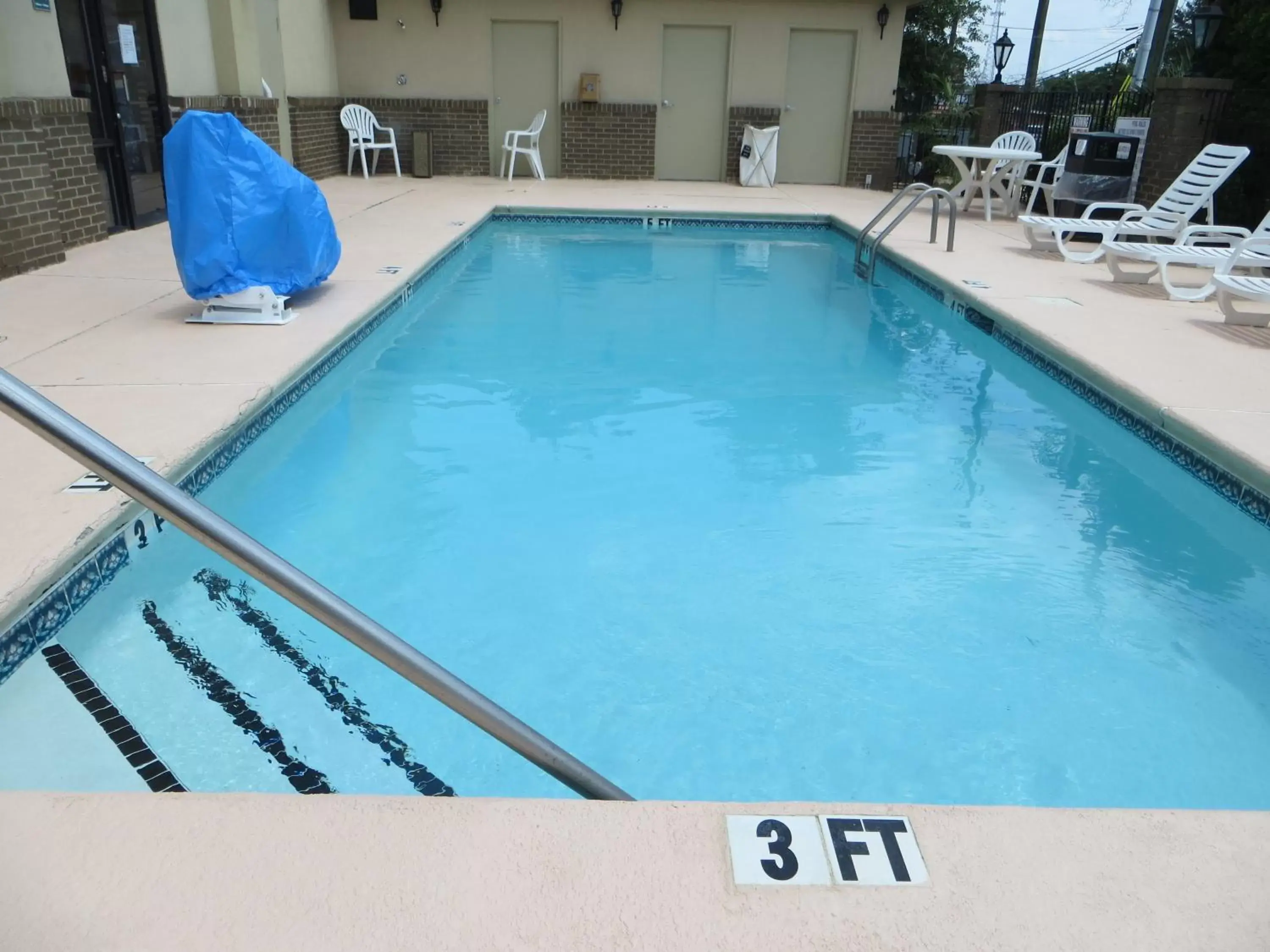 Swimming Pool in Quality Inn Winder, GA