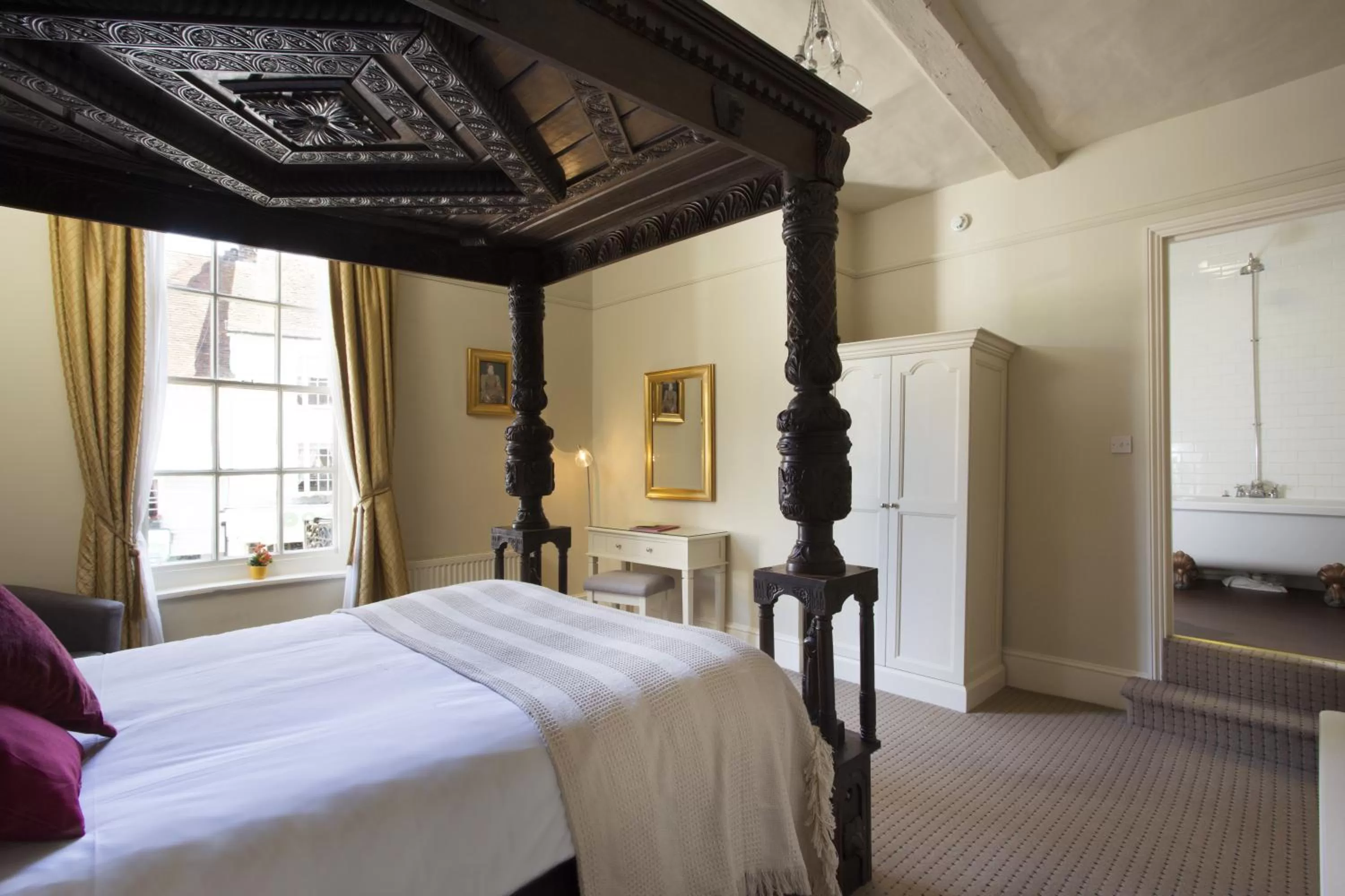 Photo of the whole room, Bed in The George Hotel & Brasserie, Cranbrook