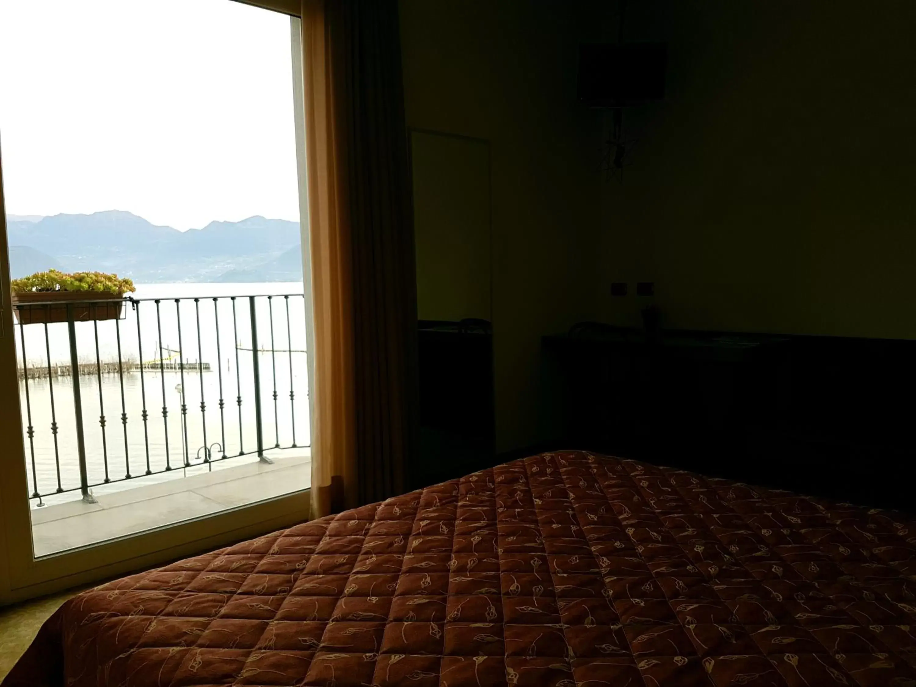 Lake view, Bed in Locanda del Lago Rosmunda