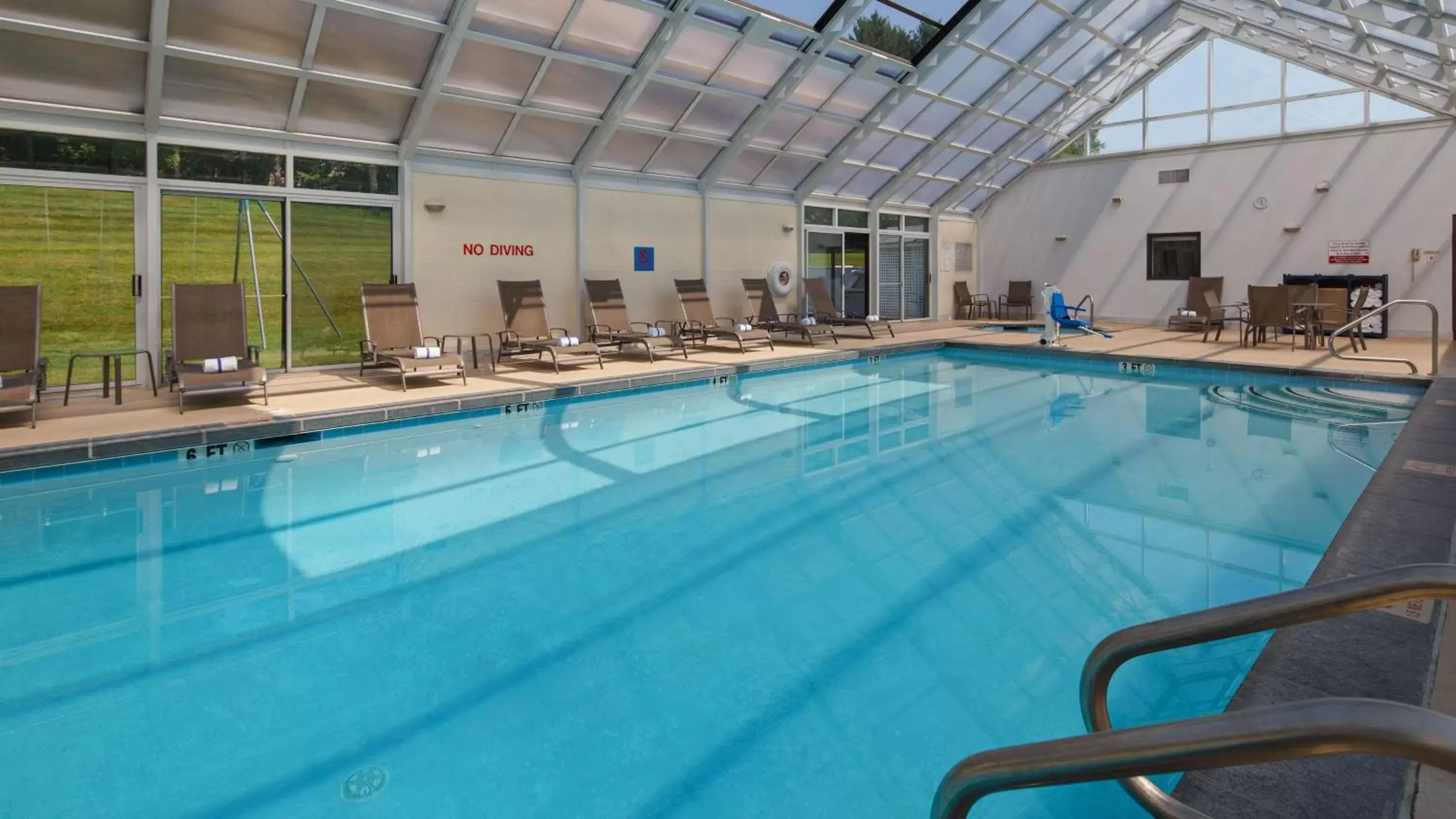 Pool view, Swimming Pool in Best Western Plus Waterbury - Stowe