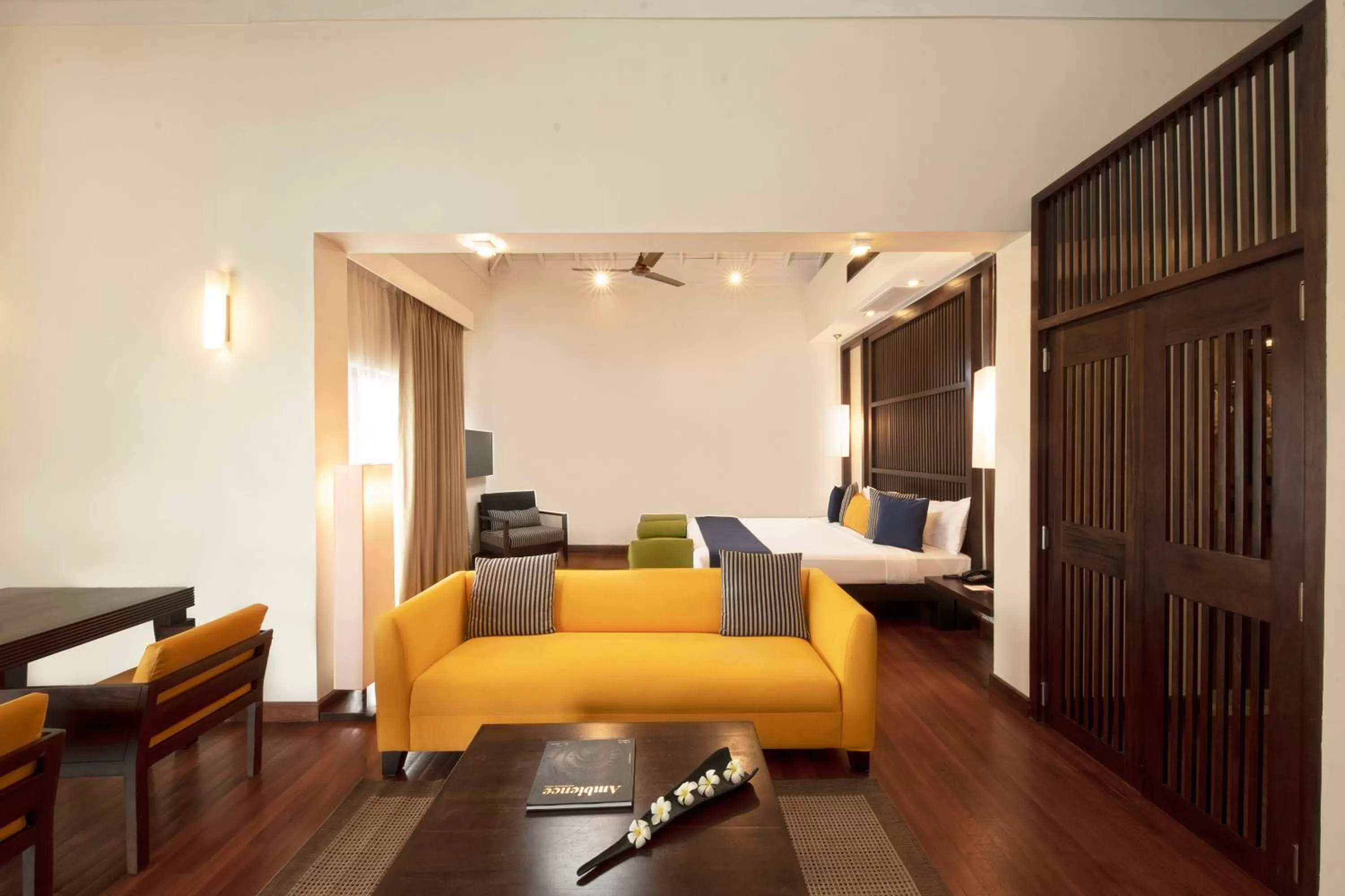 Living room, Bed in Club Hotel Dolphin