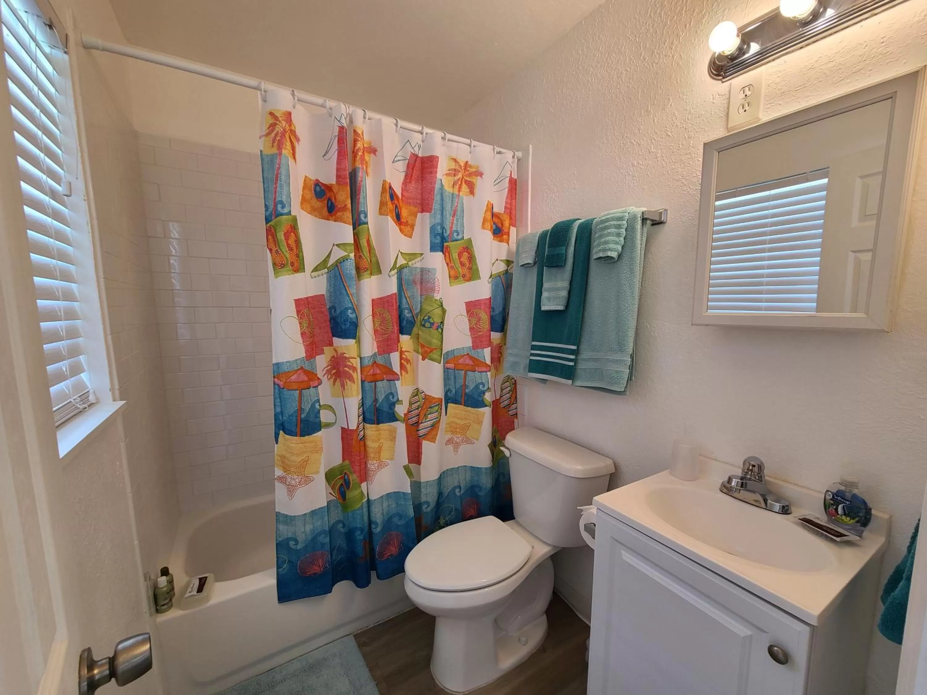 Bathroom in Sun Island Motel