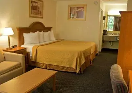 Photo of the whole room, Bed in Motel 6-Oklahoma City, OK - Bricktown