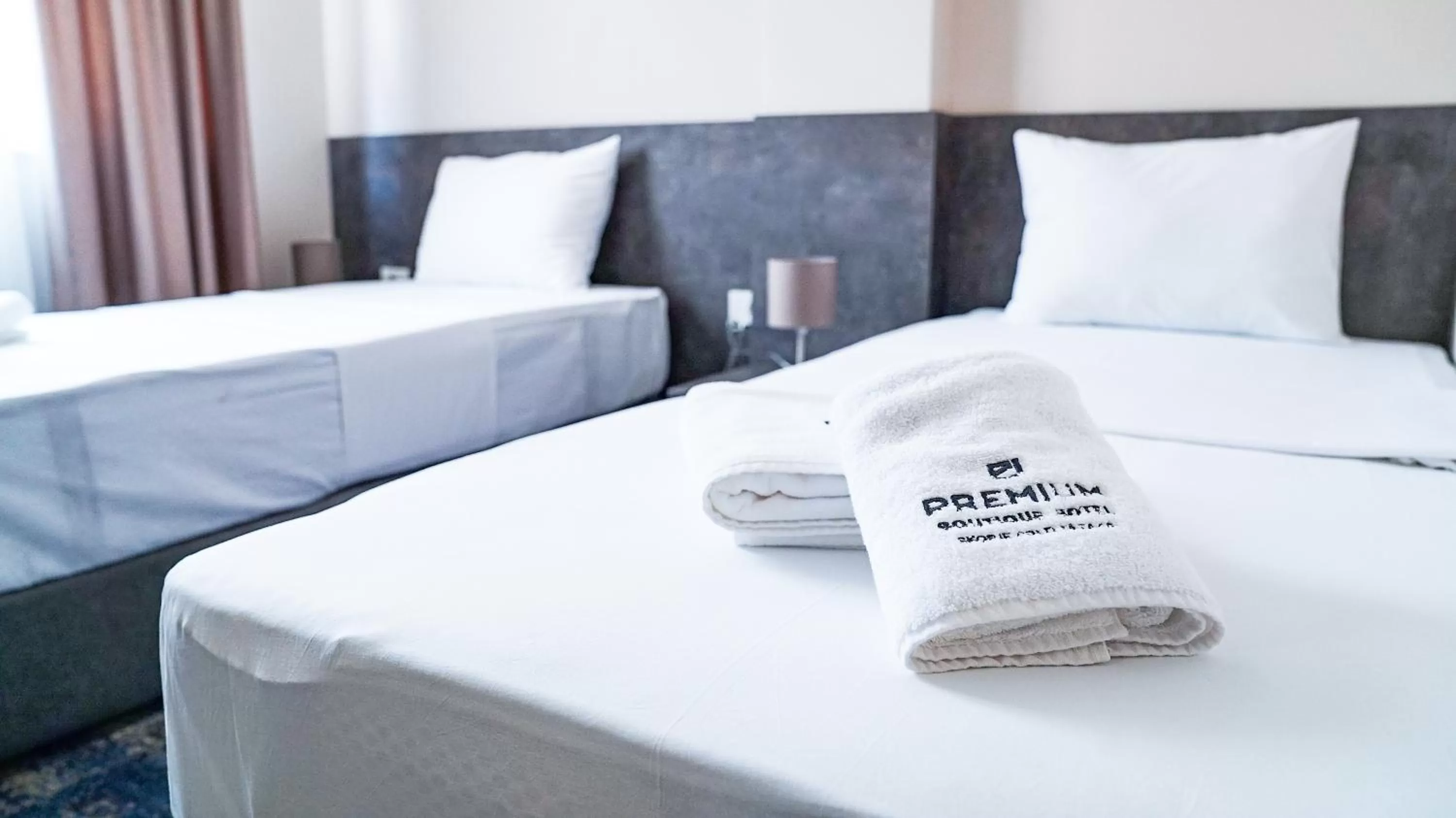 Bed in Hotel Premium