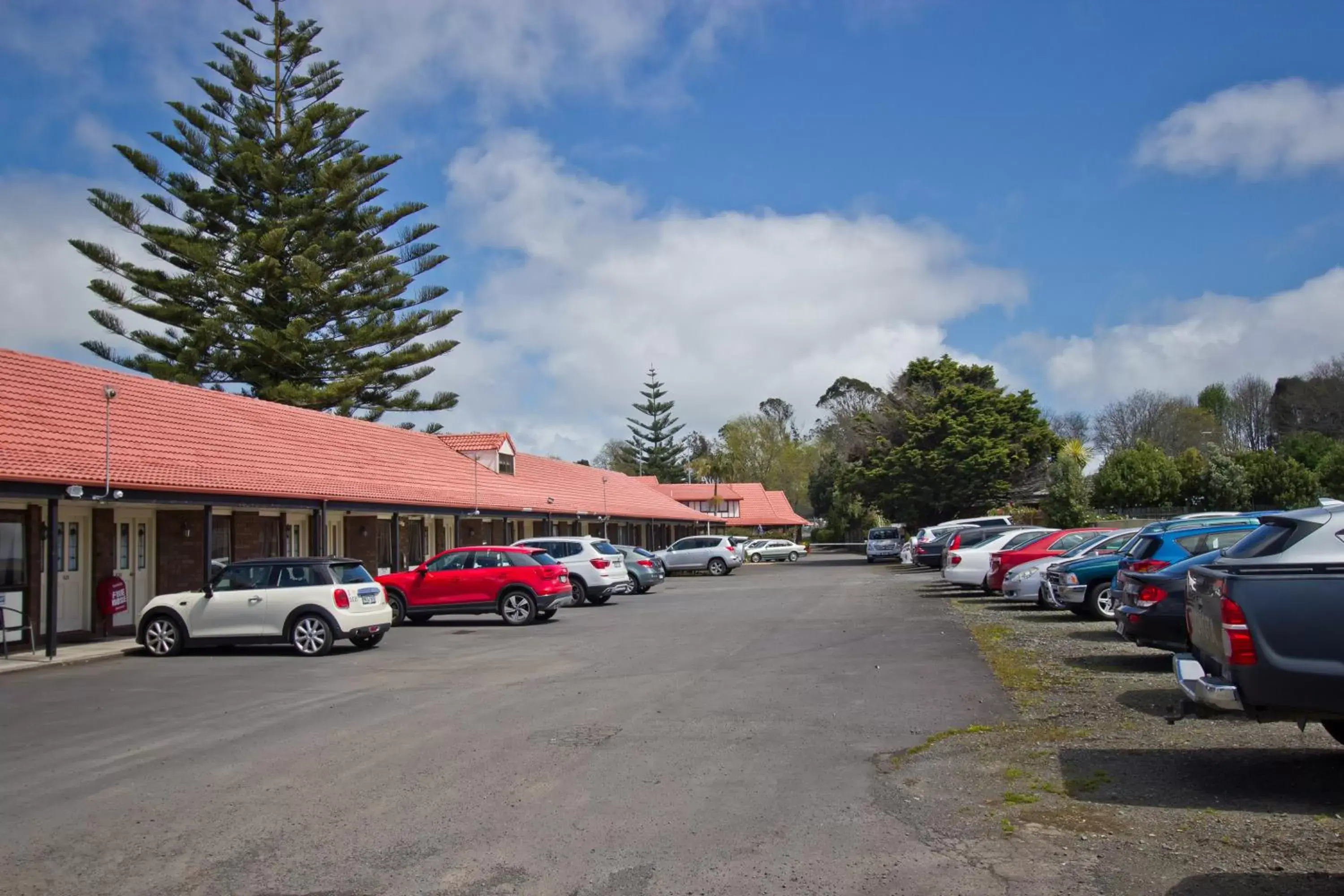 Property building in Airport Manor Inn