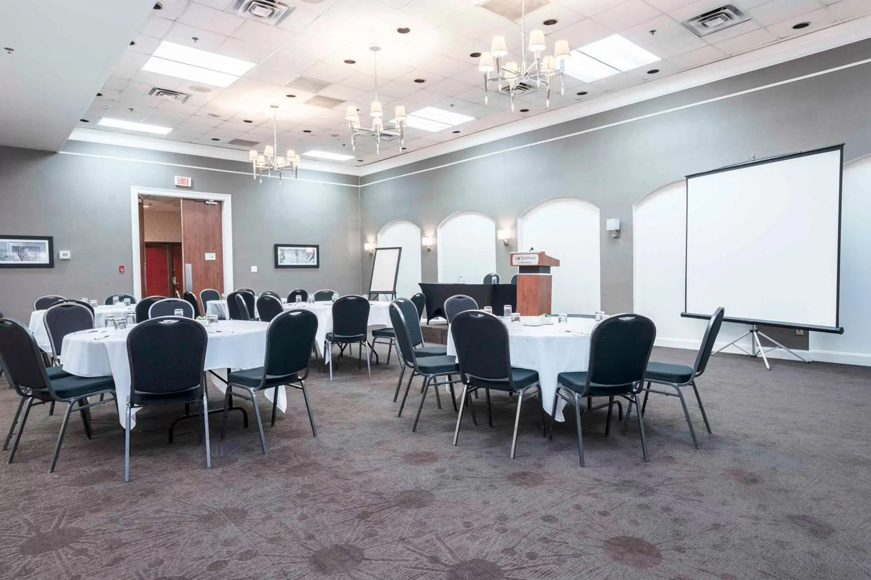 Meeting/conference room in Sandman Hotel Montreal - Longueuil