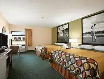 Photo of the whole room in Super 8 by Wyndham Columbia City