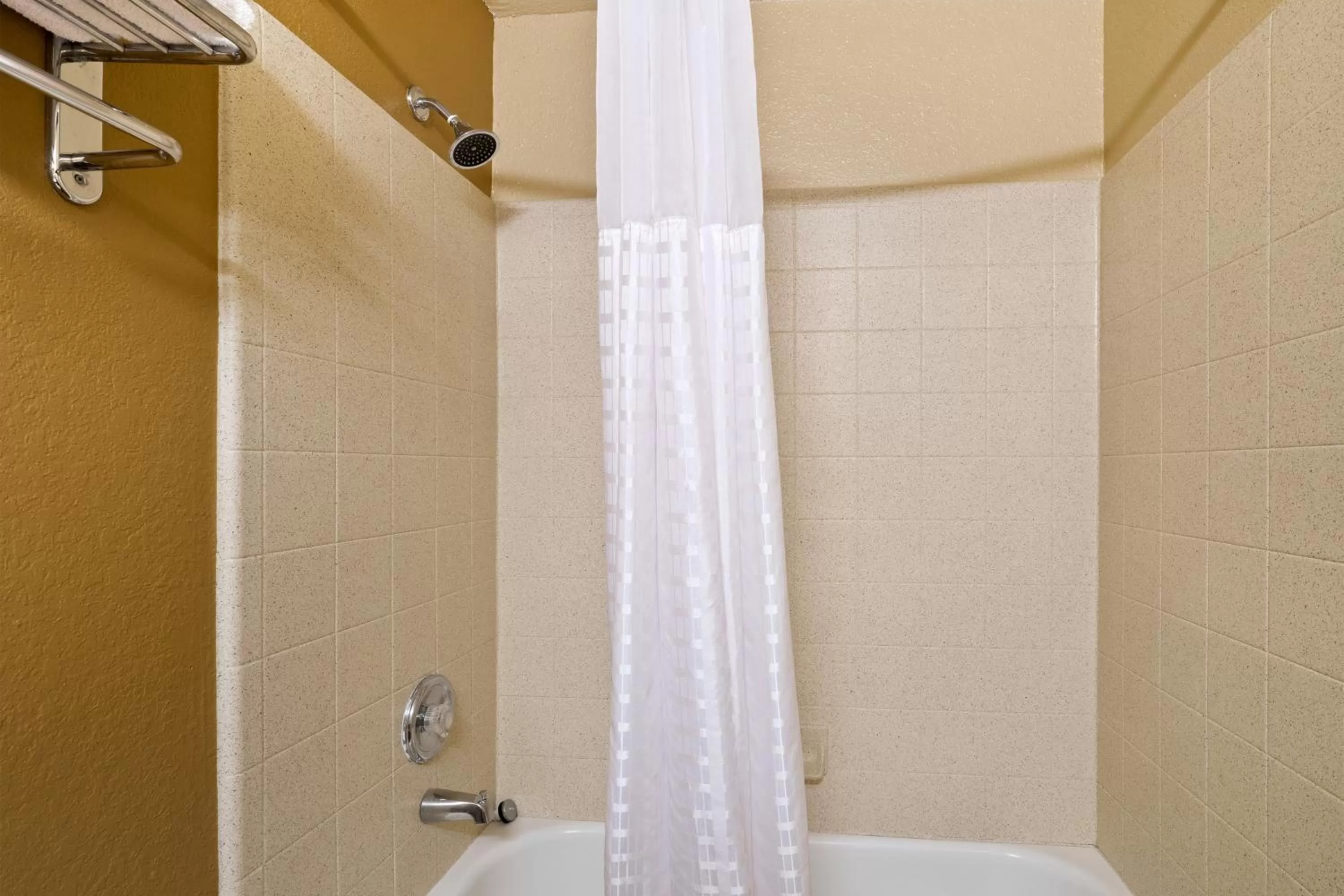 Bathroom in Extended Stay America Suites - Washington, DC - Falls Church - Merrifield