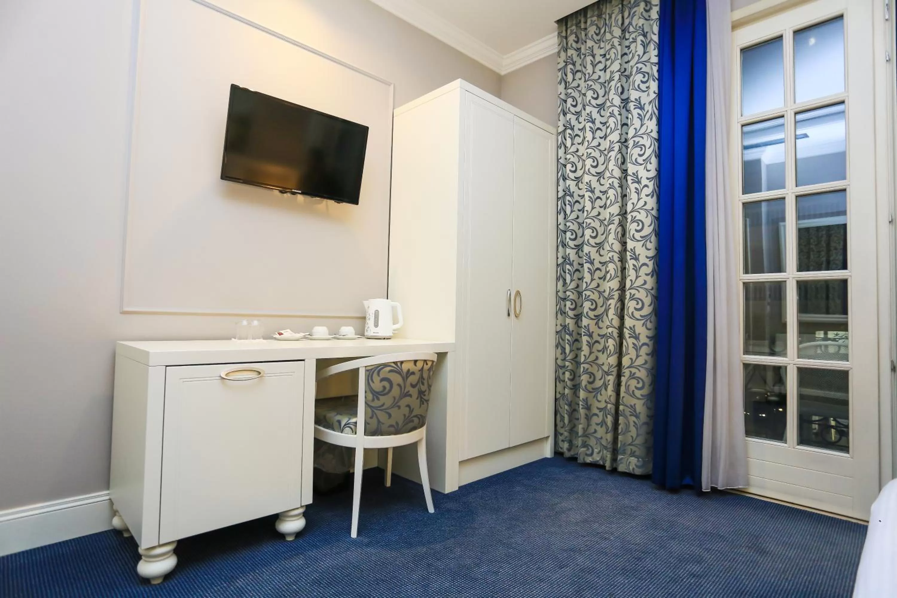 Bedroom in Hotel Monarch