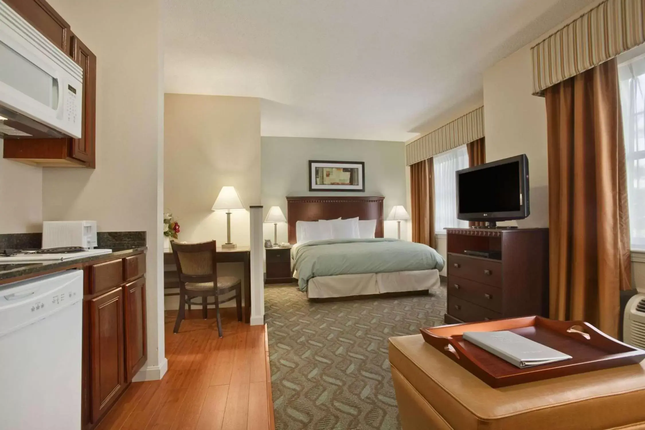 Bed, TV/Entertainment Center in Homewood Suites by Hilton Boston/Andover