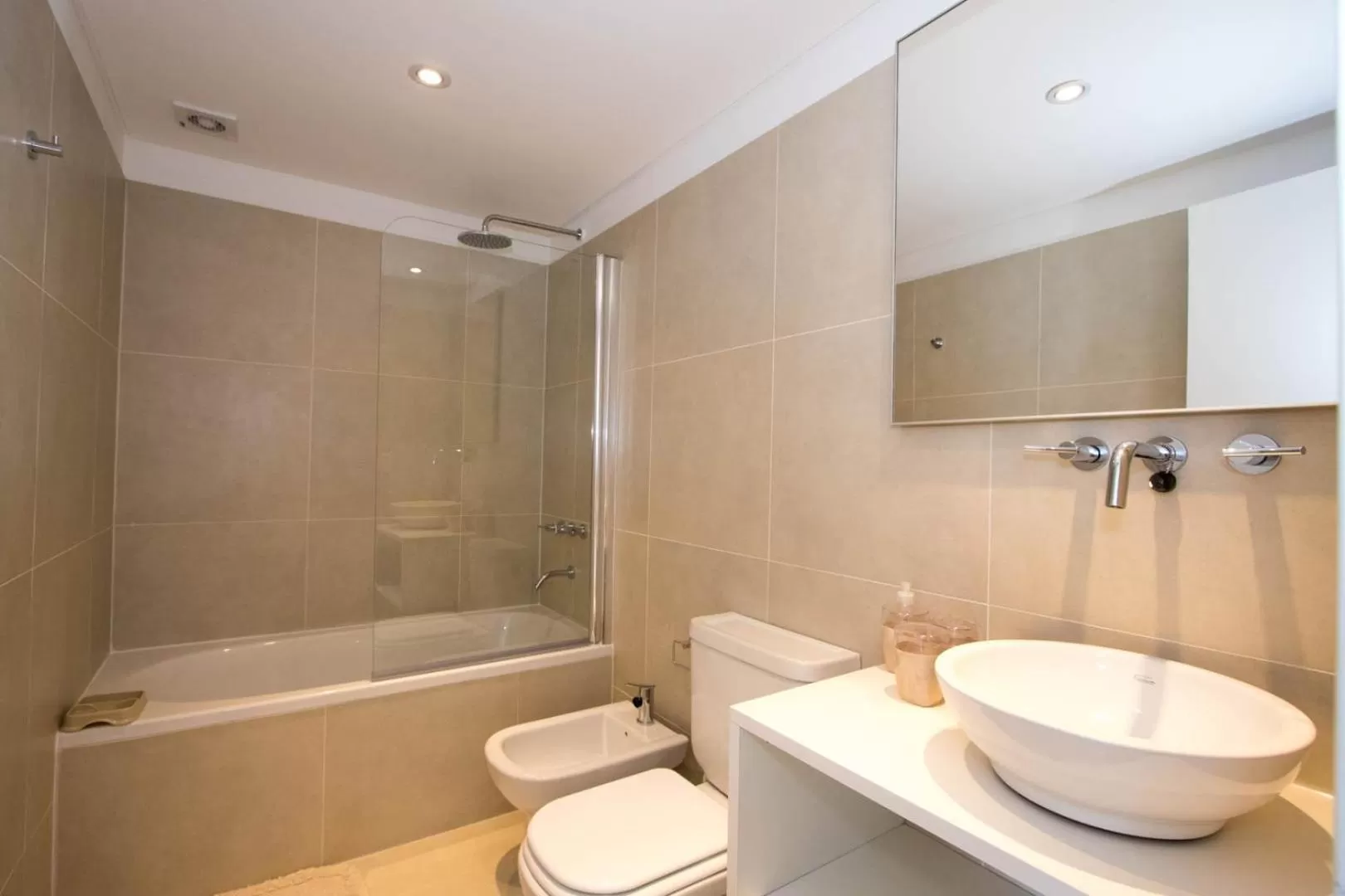 Toilet, Bathroom in De la Costa Apartamentos