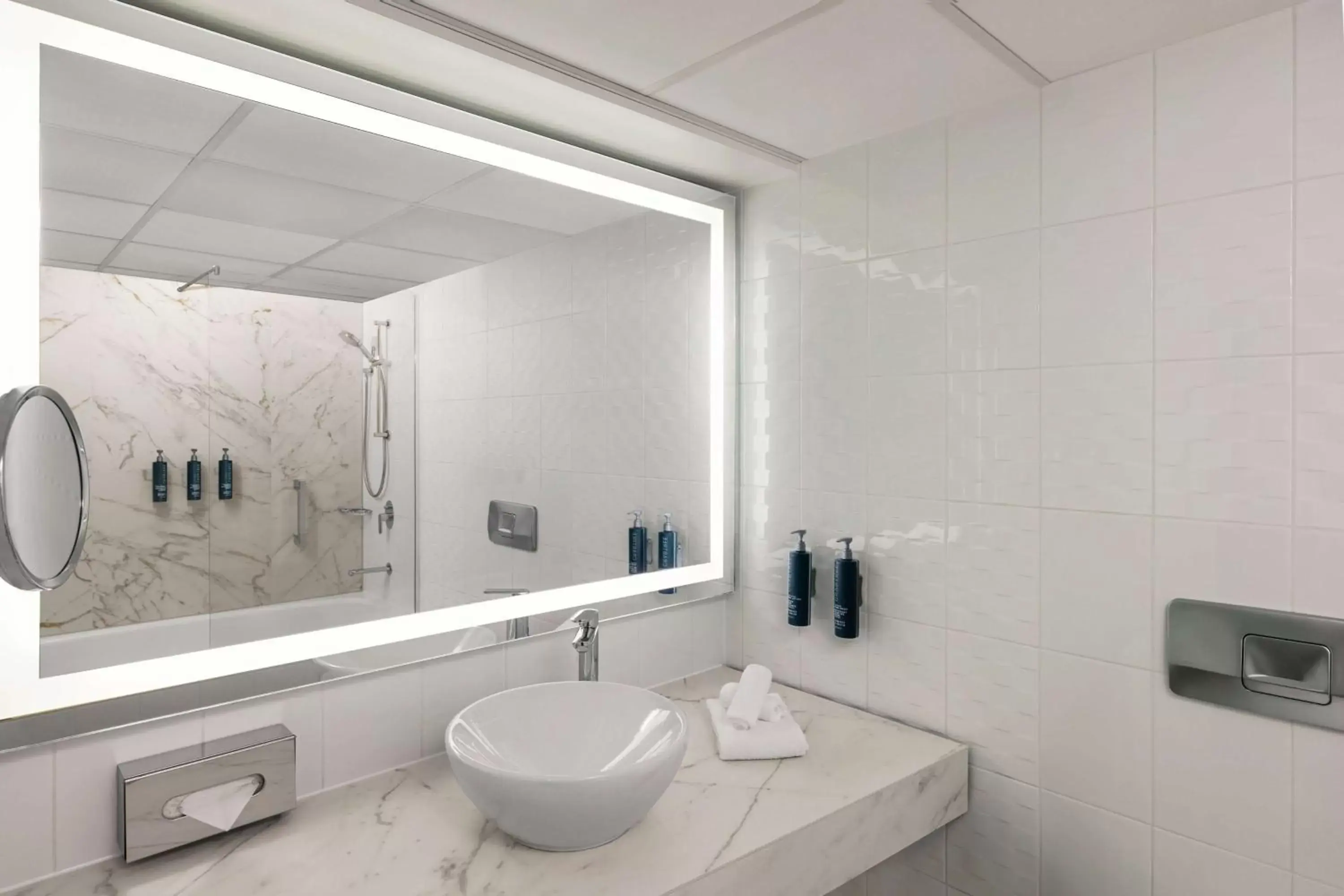 Bathroom in Hilton Vienna Danube Waterfront