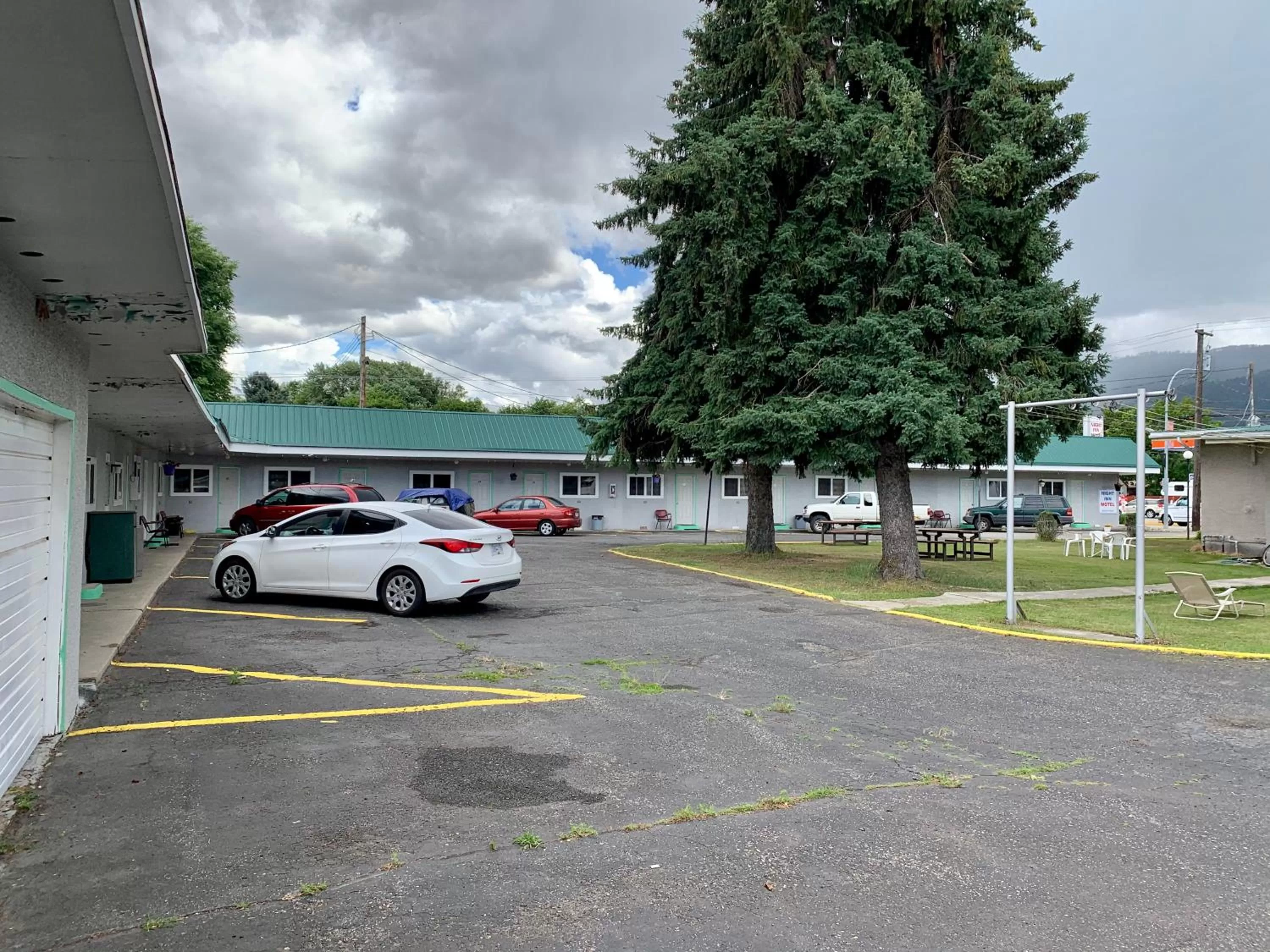 Property Building in Night Inn Grand Forks