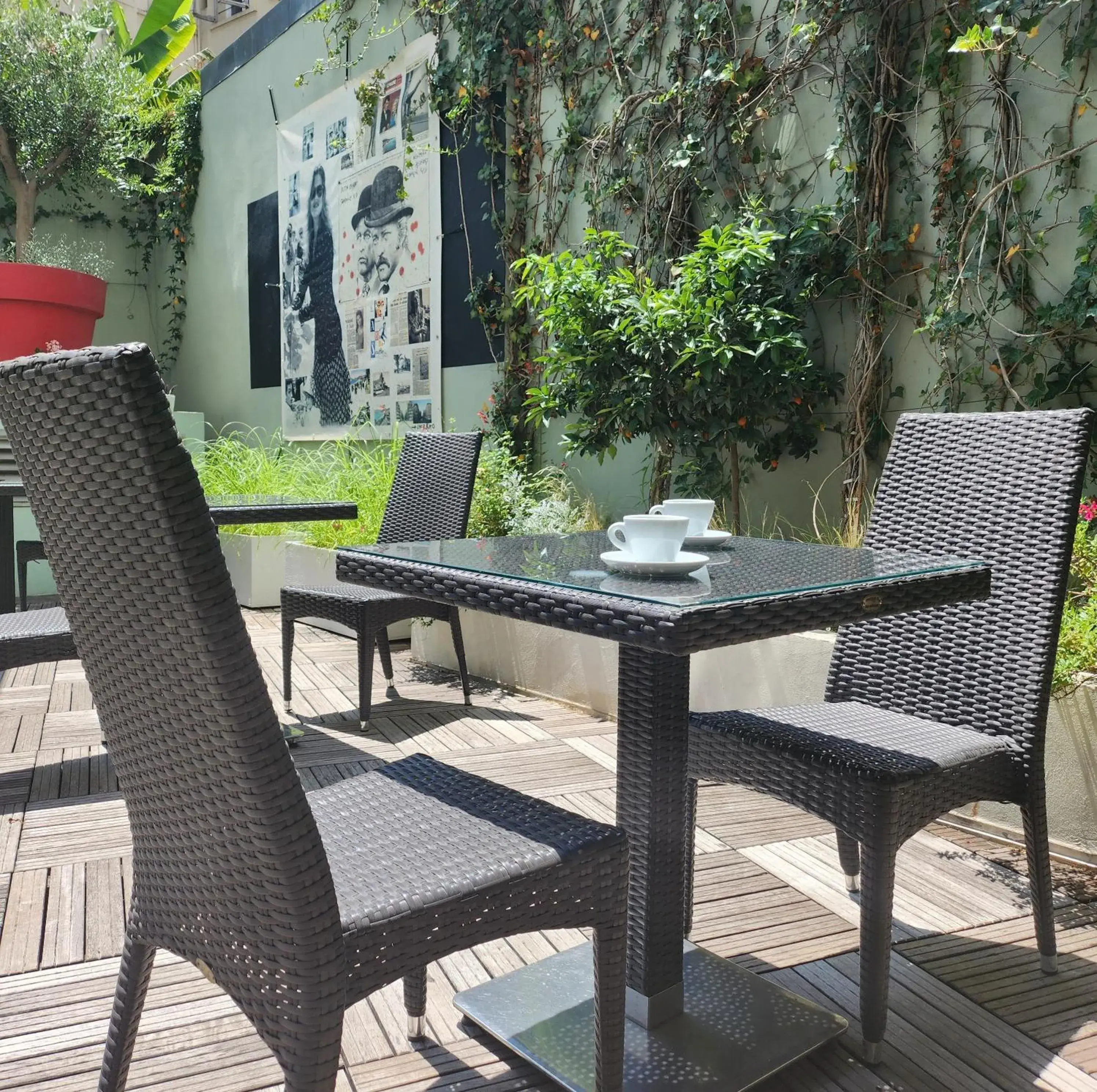 Patio/Outdoor Area in Hôtel Montaigne & Spa