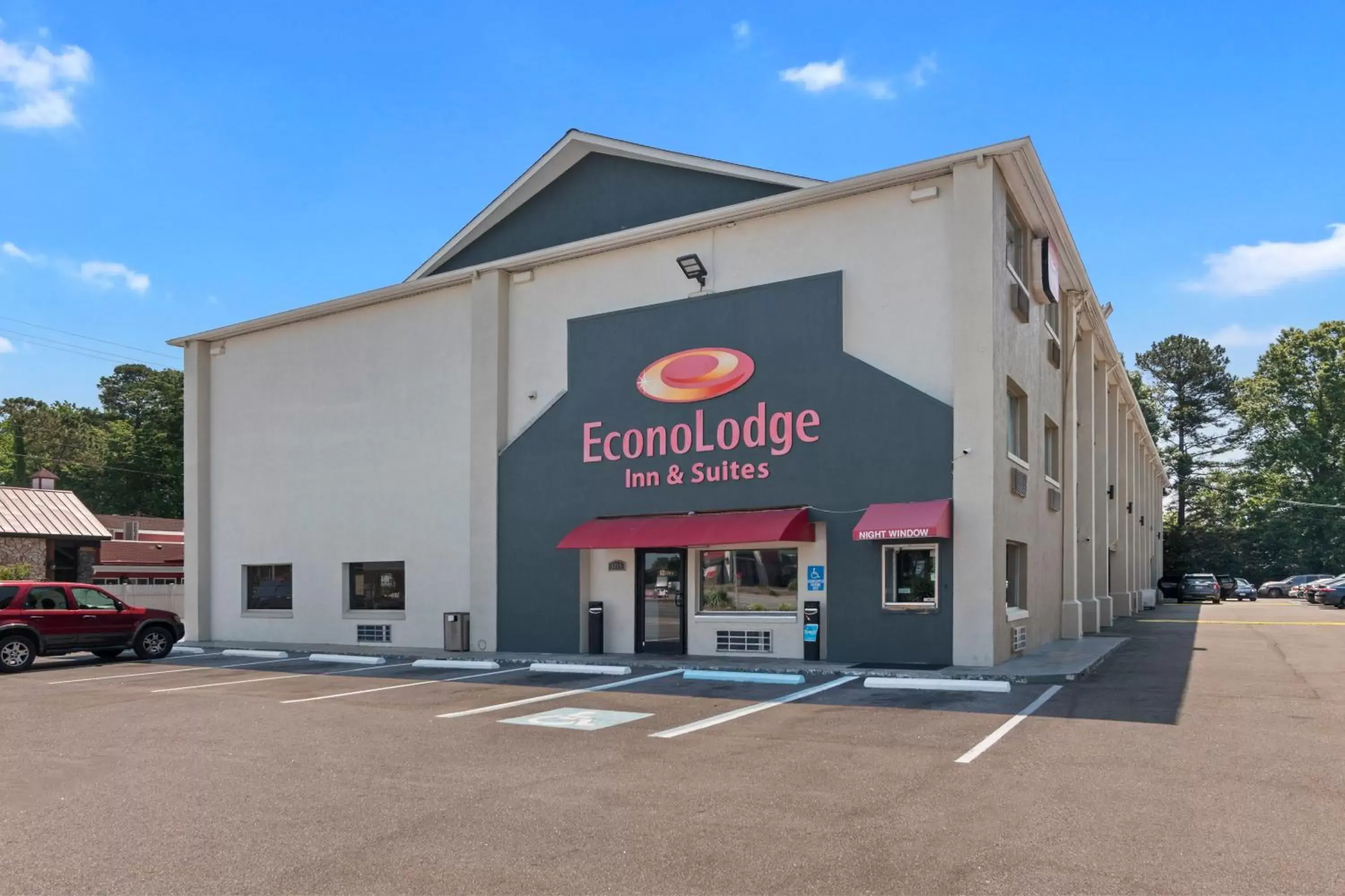 Econo Lodge Inn & Suites I-64 & Us 13