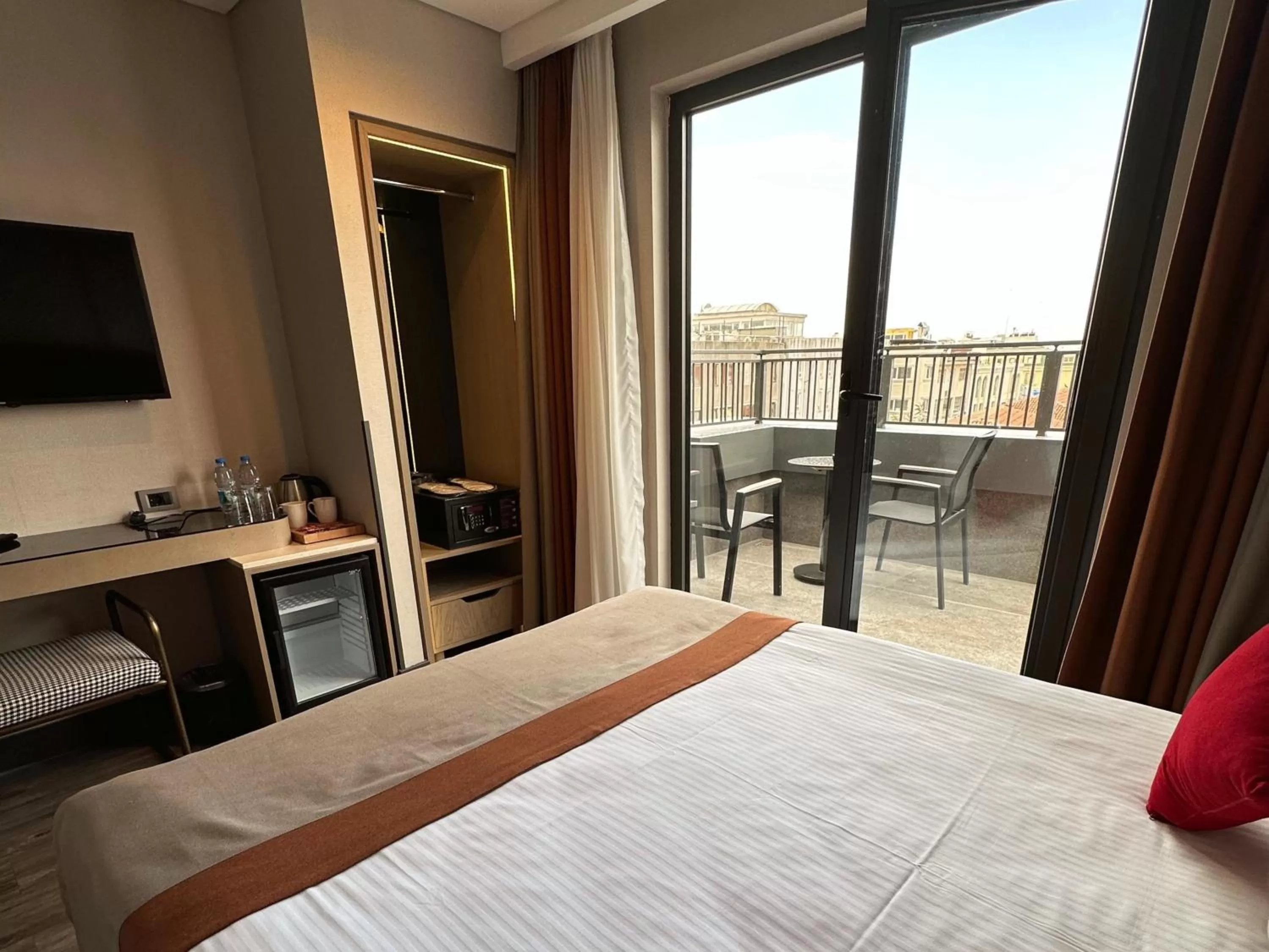 Bed in Edition Old City Hotel