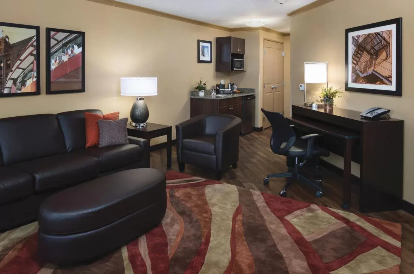Living room, Seating Area in ClubHouse Hotel & Suites Fargo