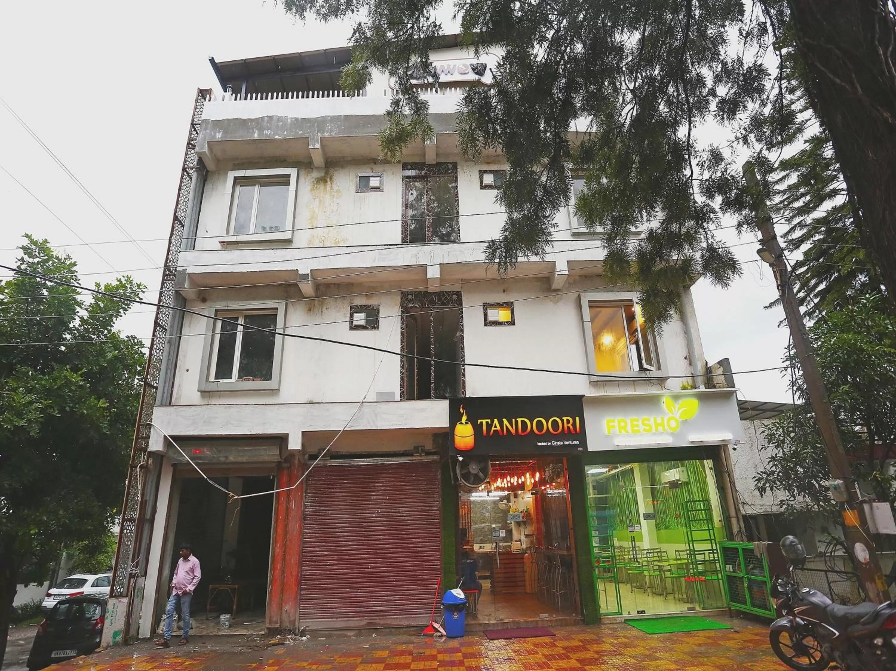 Facade/entrance, Property Building in Super OYO Capital O Hotel Rosewood Inn