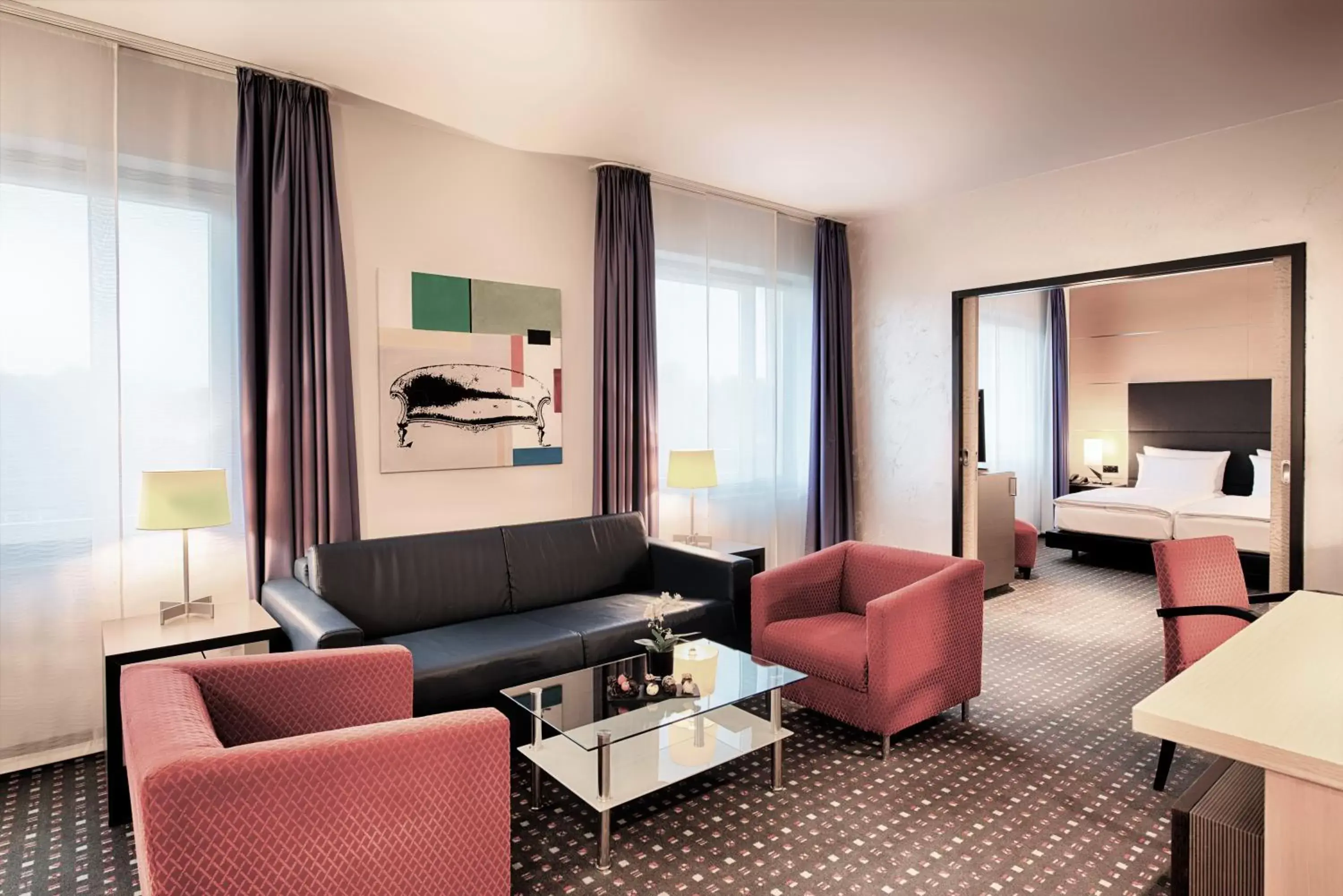 Living room, Seating Area in Ramada by Wyndham Essen