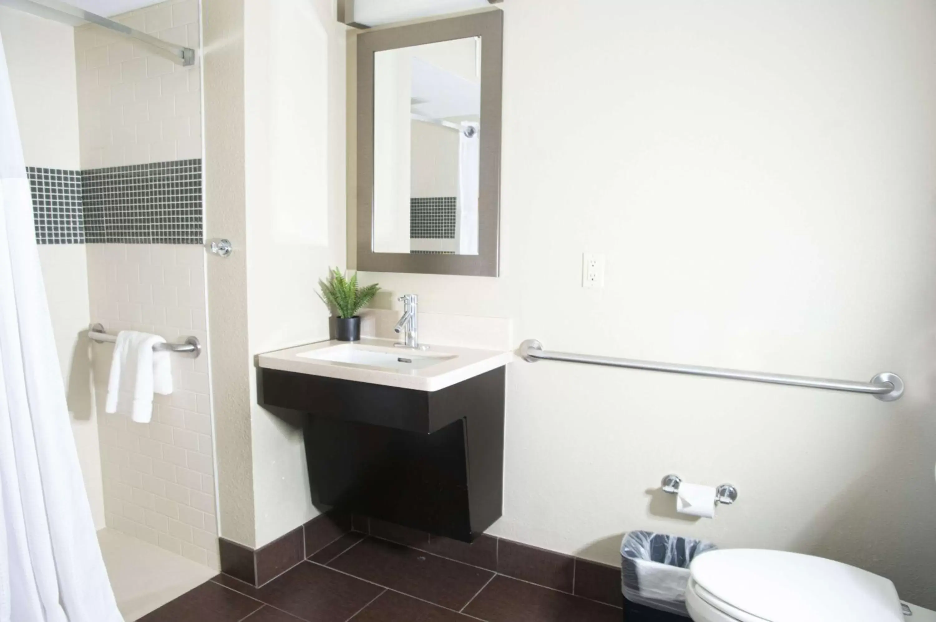 Bathroom in Sonesta ES Suites Denver South - Park Meadows
