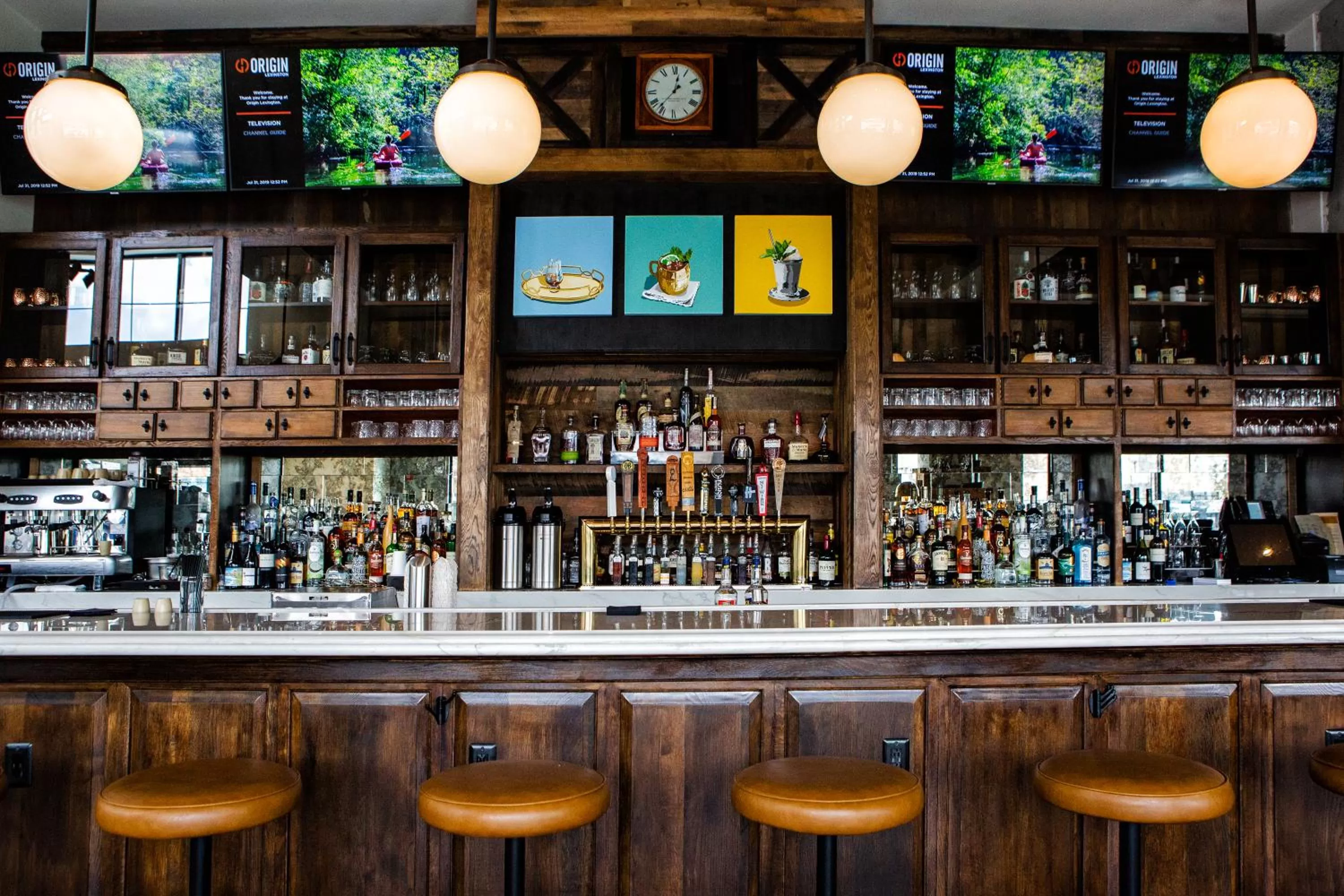 Lounge or bar in Origin Lexington, a Wyndham Hotel