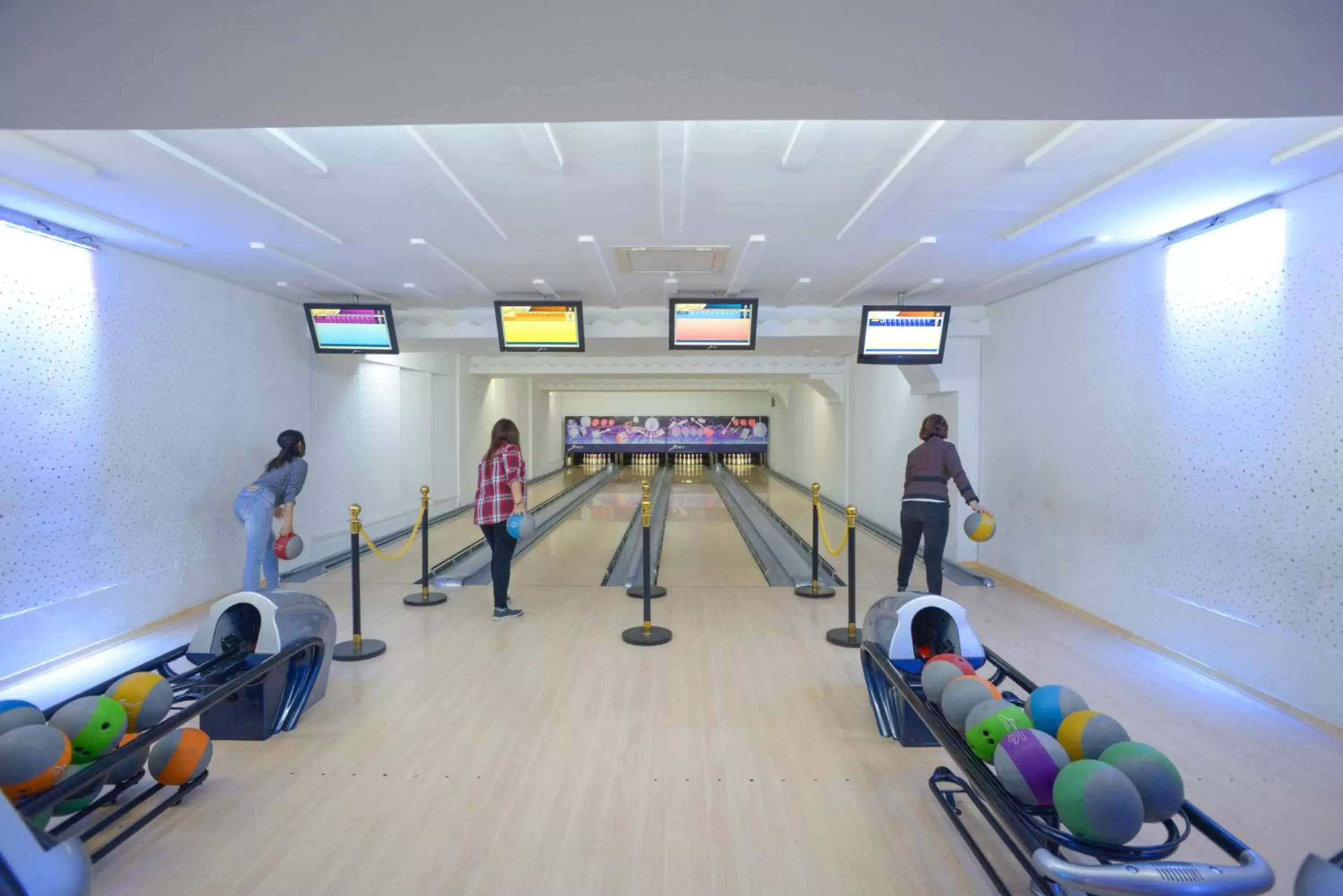 Bowling, Fitness Center/Facilities in The Penthouse Suites Hotel