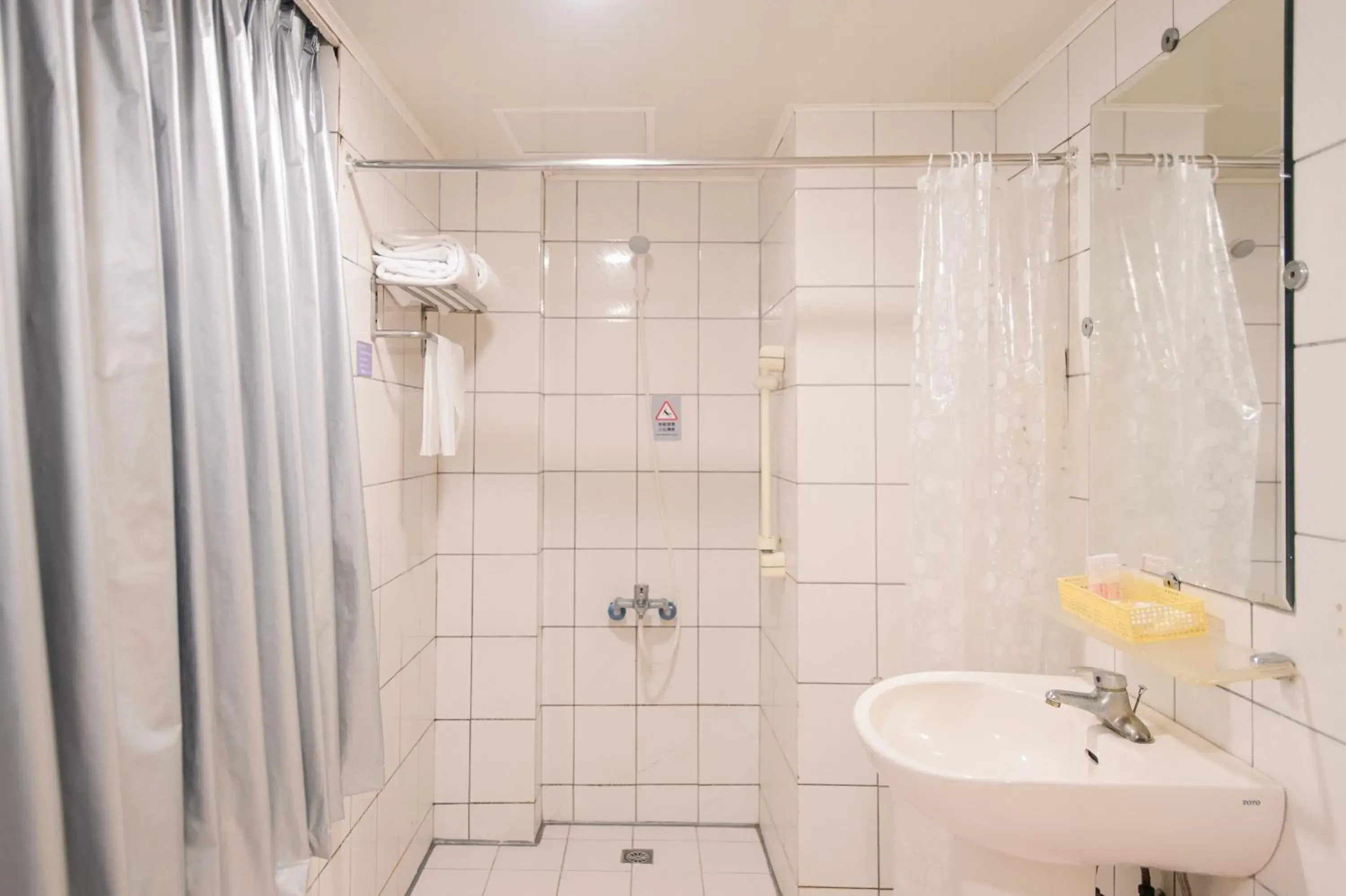 Shower, Bathroom in Duke Business Hotel