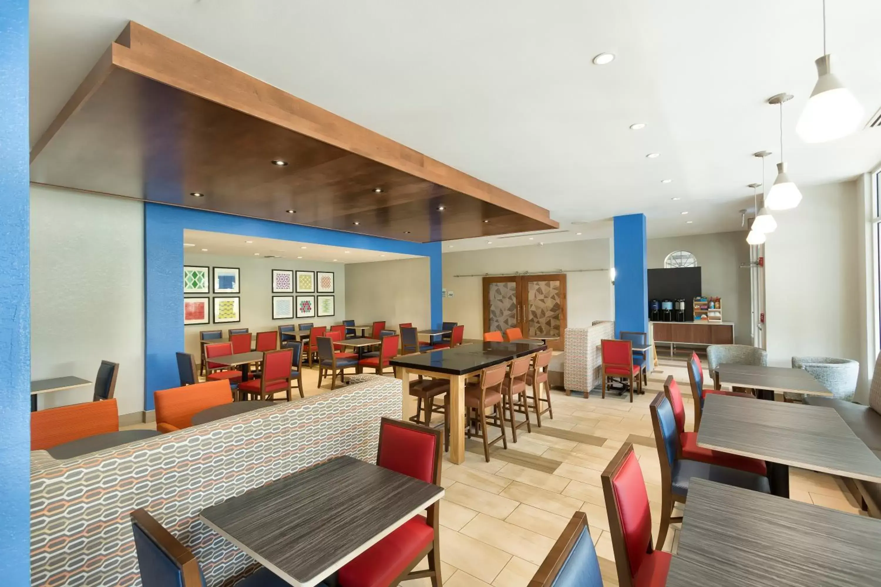 Restaurant/Places to Eat in Holiday Inn Express & Suites S Lake Buena Vista, an IHG Hotel