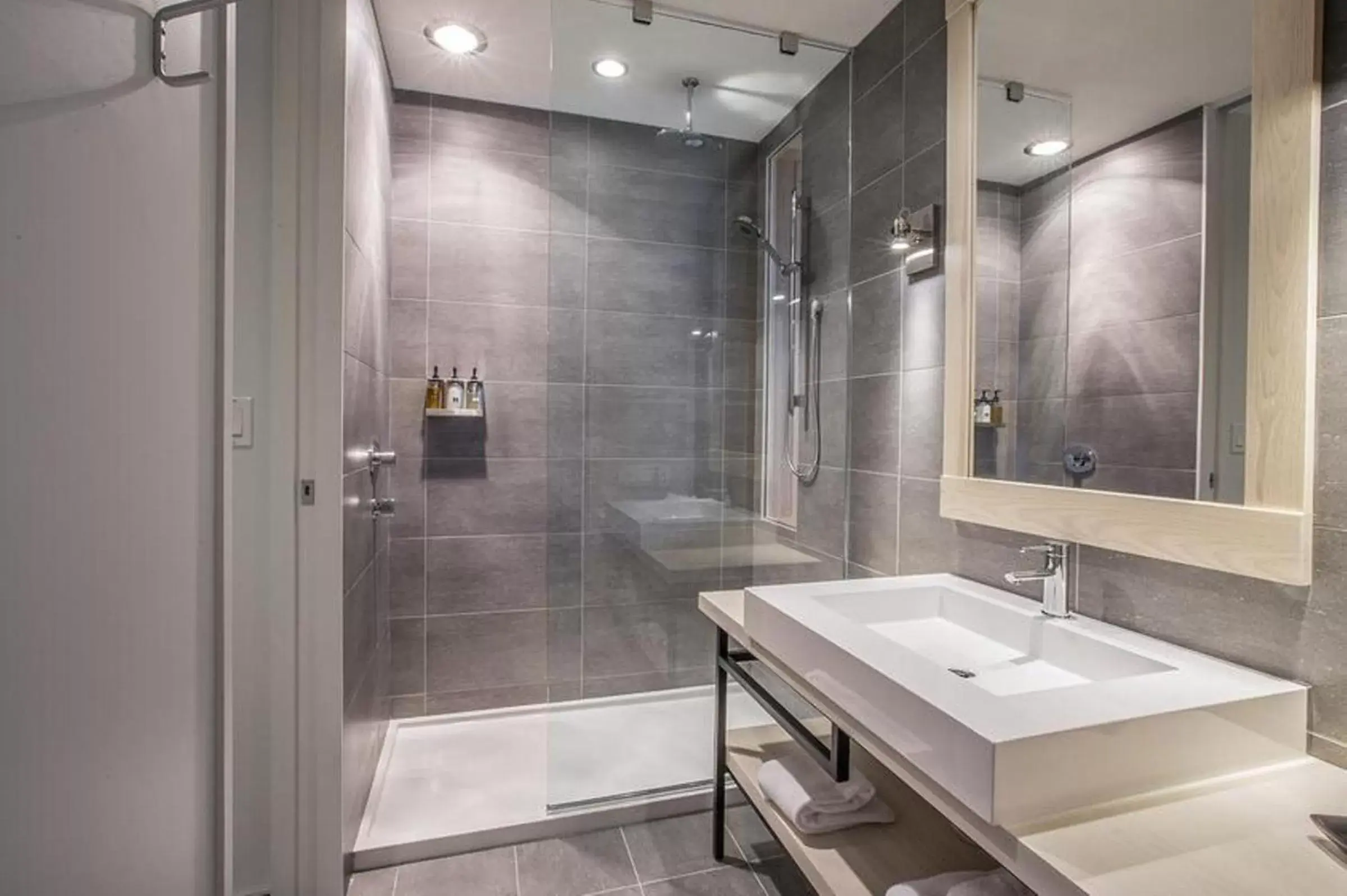 Shower, Bathroom in Hôtel & Spa Le Germain Charlevoix