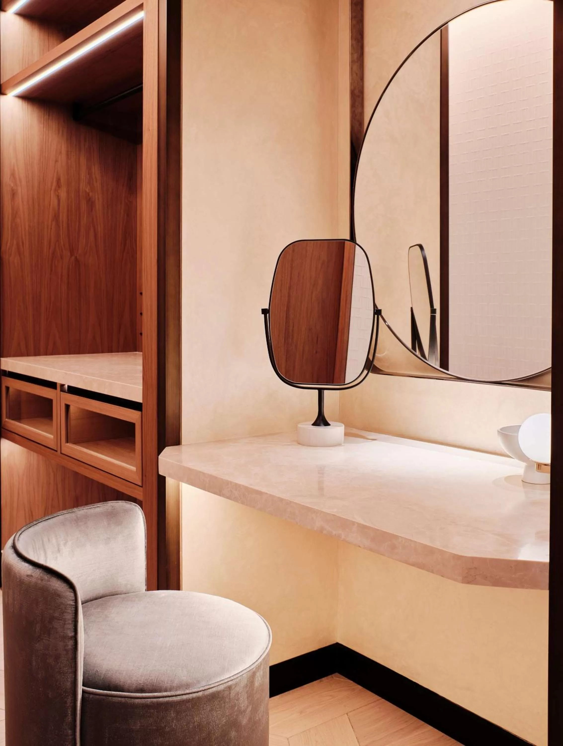 Bedroom, Bed in Grand Hyatt Kuwait