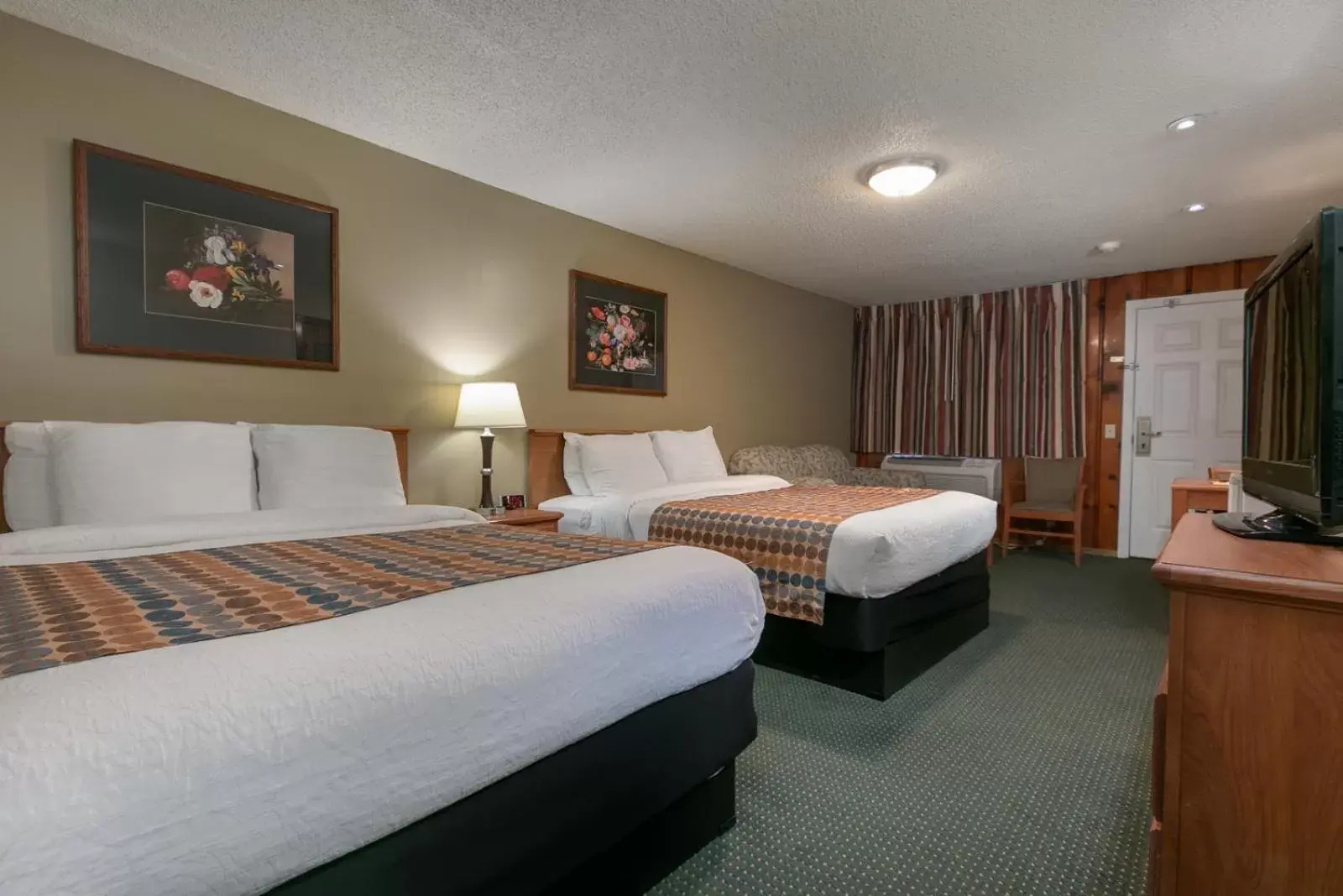 Bedroom, Bed in Courtesy Inn Downtown Eugene Bedroom, Bed in Courtesy Inn Downtown Eugene
