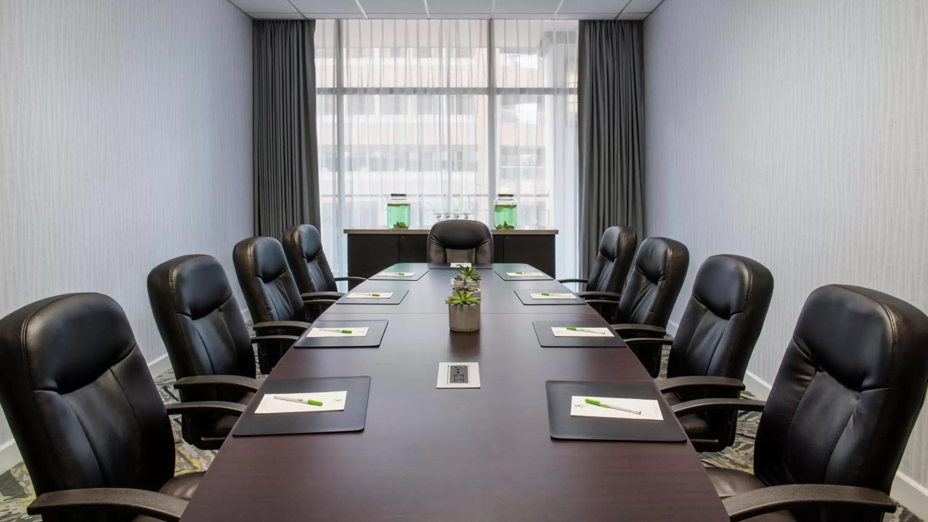 Meeting/conference room in Holiday Inn Vancouver Downtown & Suites, an IHG Hotel