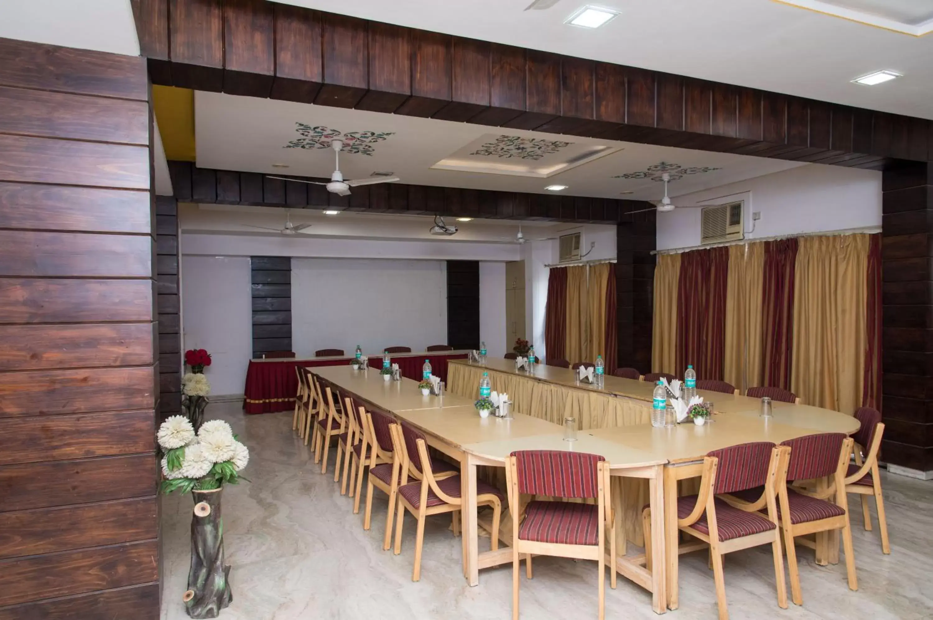 Meeting/conference room in Hotel Gorbandh