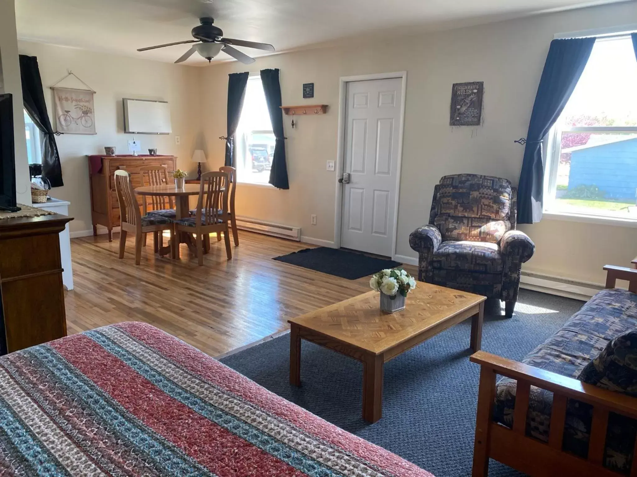 Seating Area in Pelican Motel